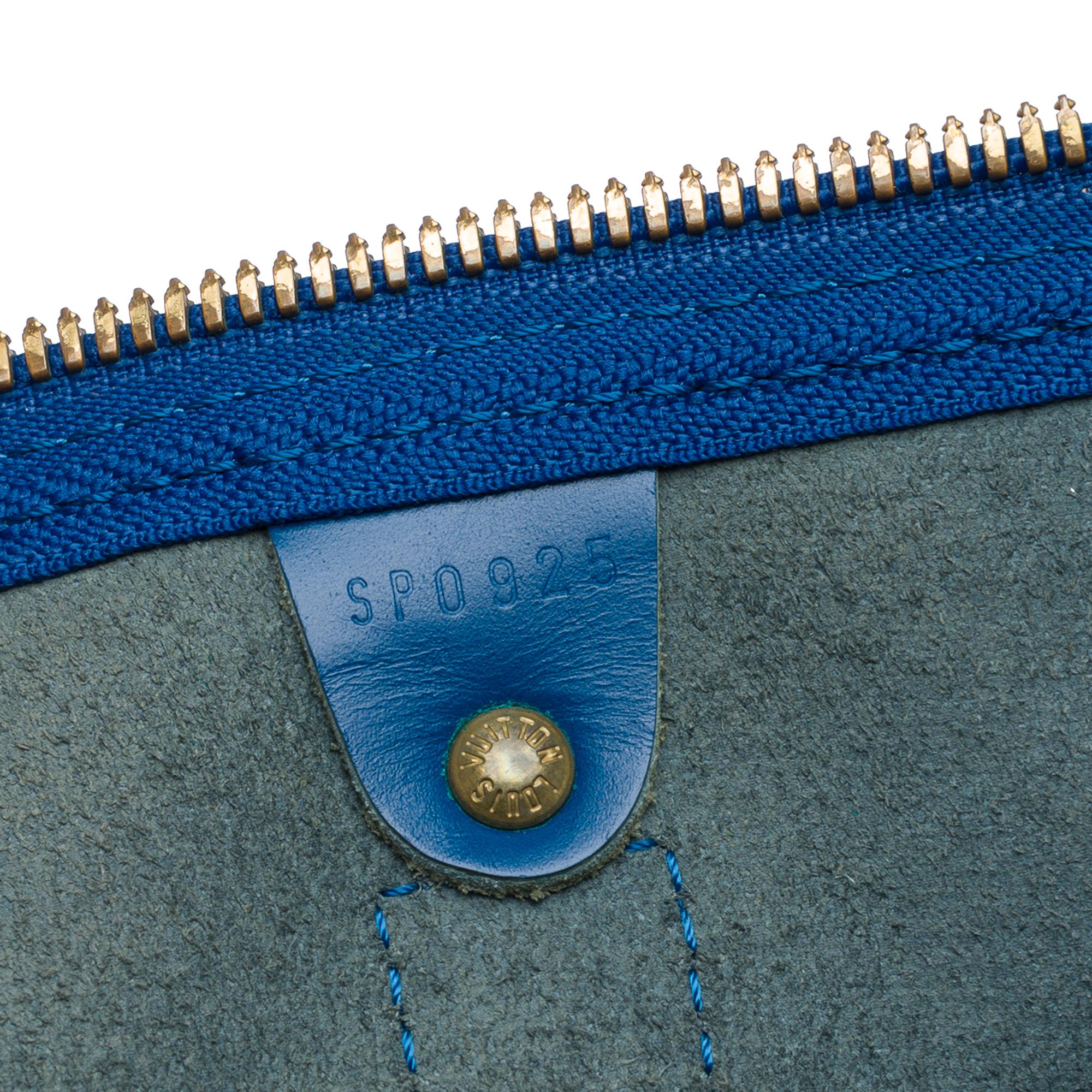 Very Chic Louis Vuitton Keepall 55 Travel bag in Cobalt Blue Epi leather, GHW For Sale 3