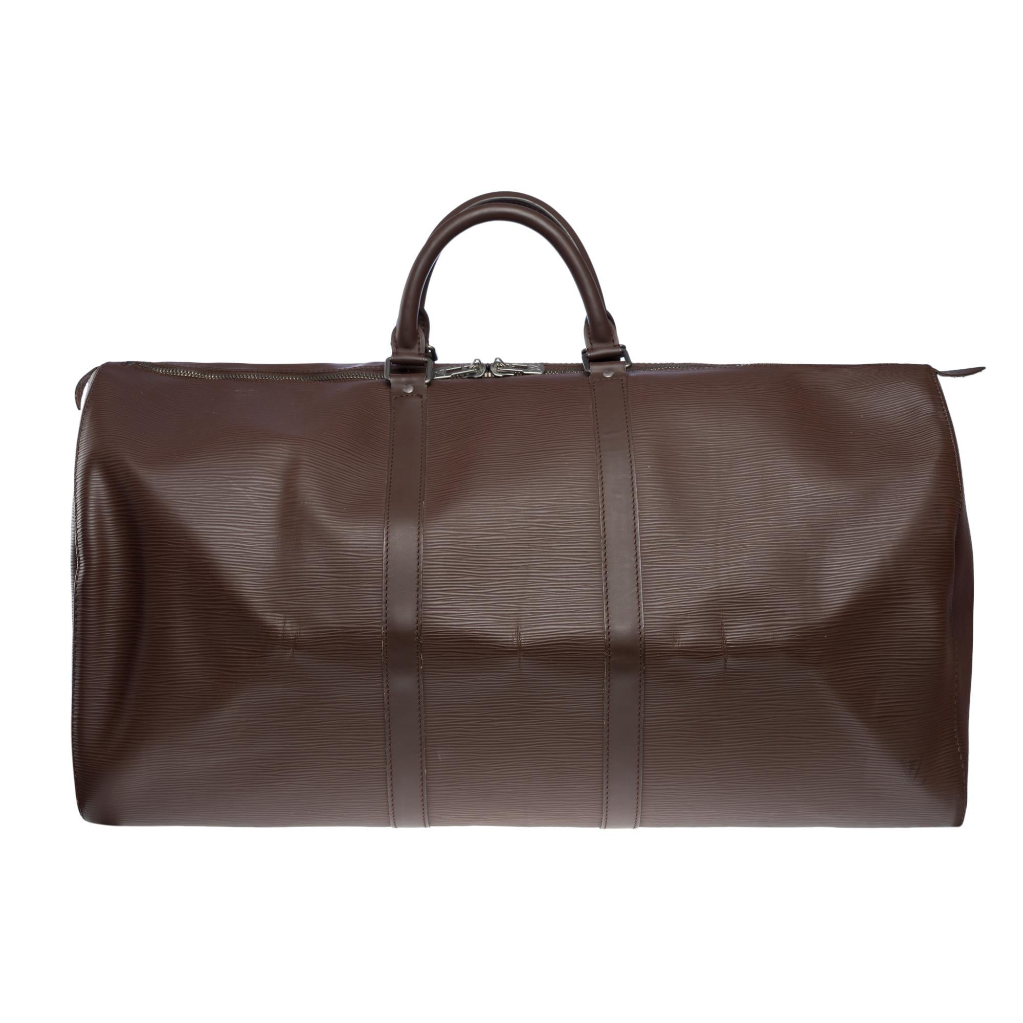 Rare​ ​and​ ​very​ ​chic​ ​Louis​ ​Vuitton​ ​Keepall​ ​55​ ​cm​ ​in​ ​mocha​ ​epi​ ​leather,​ ​matte​ ​silver​ ​metal​ ​trim,​ ​double​ ​handle​ ​in​ ​cocoa​ ​leather​ ​allowing​ ​a​ ​hand​ ​carry

Double​ ​zipper
Brown​ ​suede​ ​lining
Signature:​