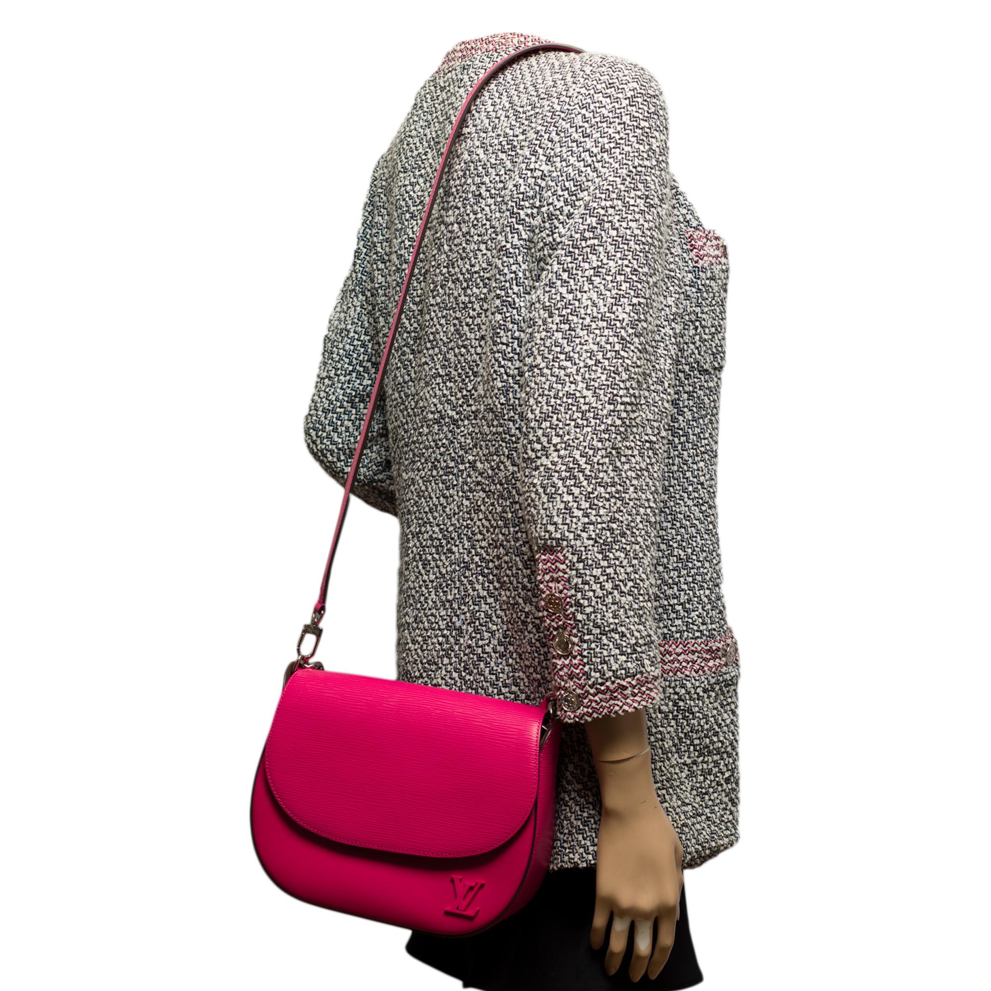 Very Chic Louis Vuitton Luna shoulder bag in Pink epi leather leather, SHW 9