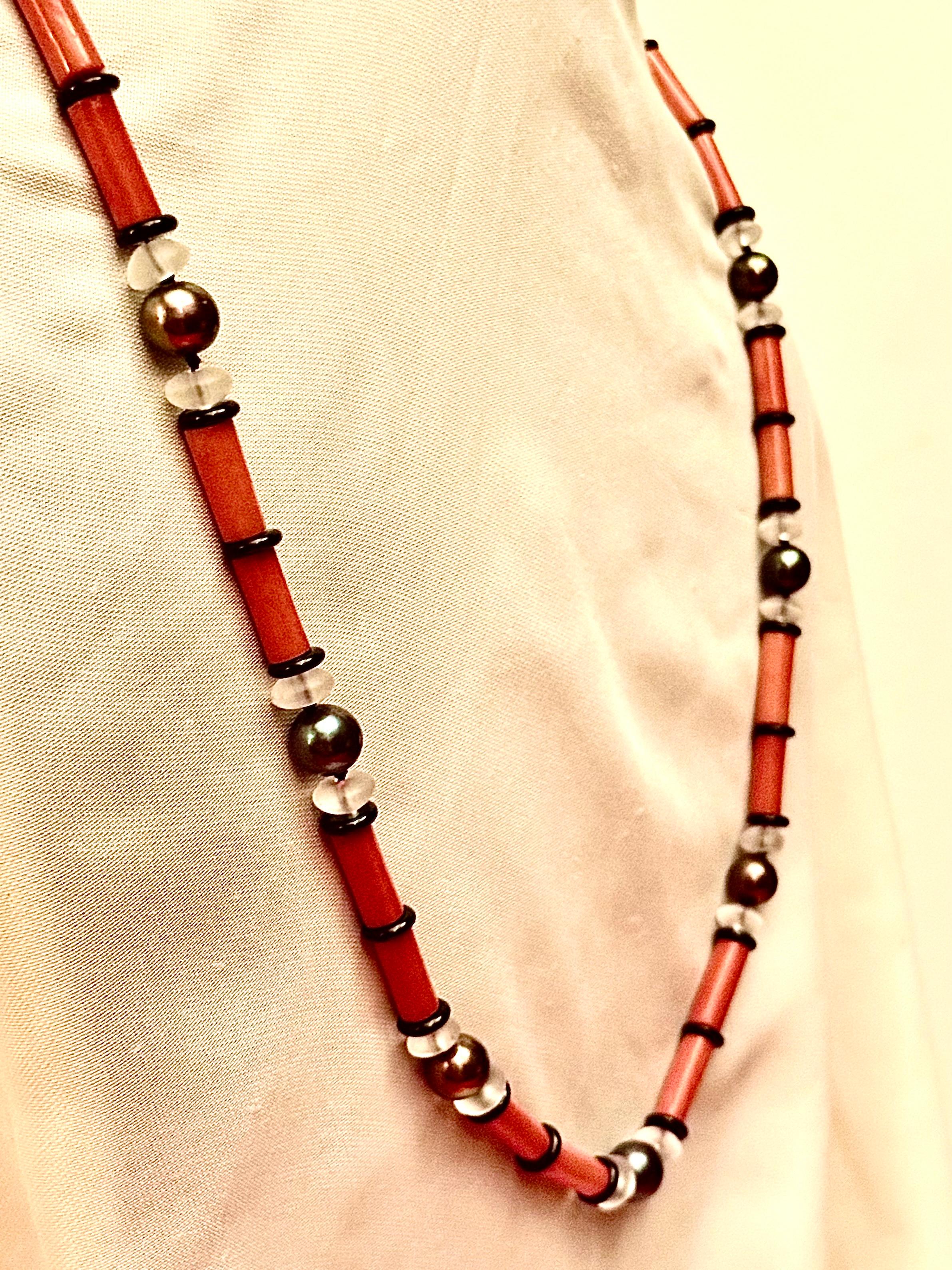 da uomo o donna Corallo naturale arancione rossastro molto chic, perla di Tahiti, cristallo e onice nera in vendita