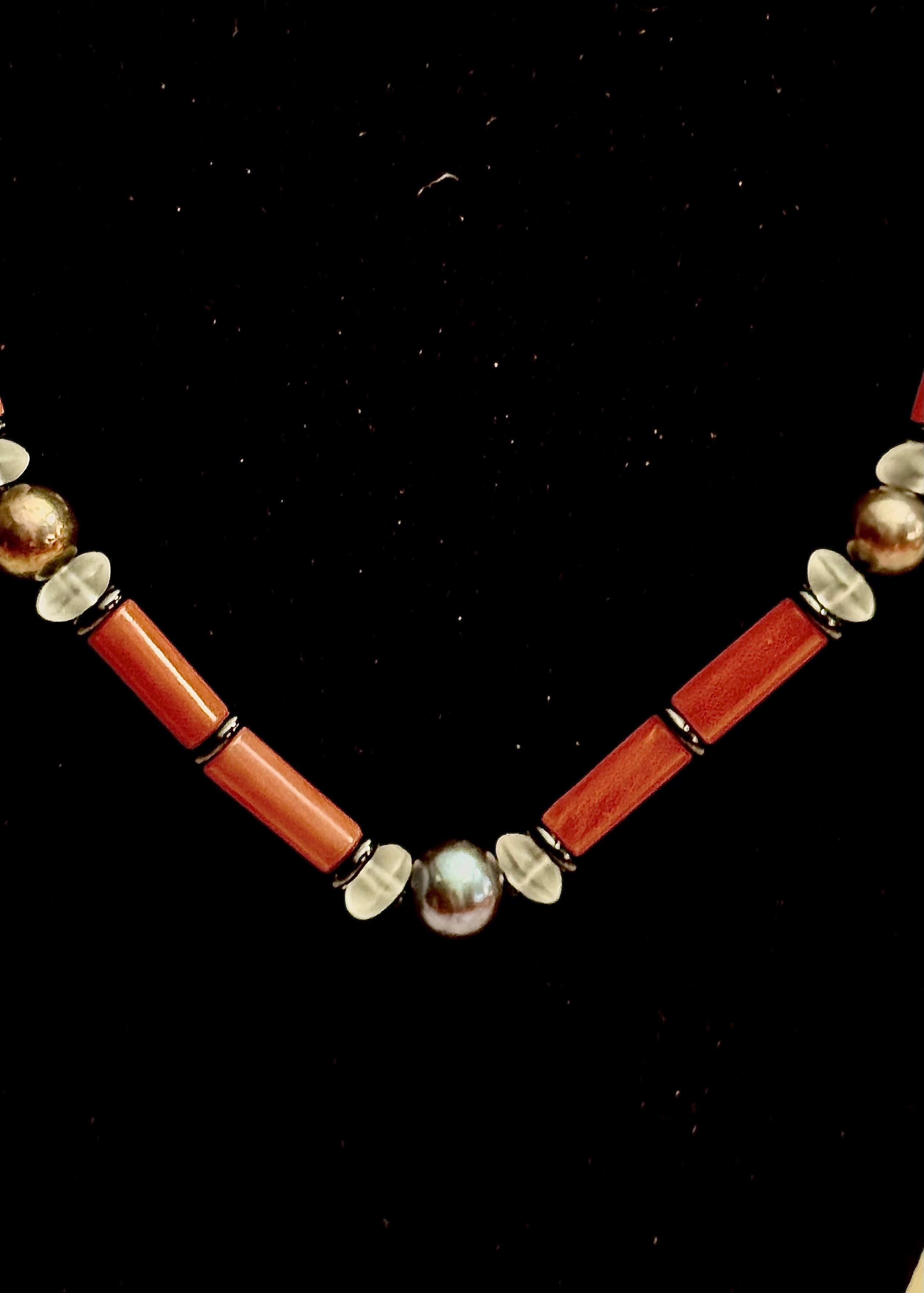 Corallo naturale arancione rossastro molto chic, perla di Tahiti, cristallo e onice nera in vendita 3