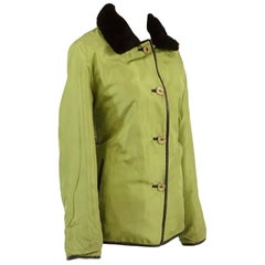 Manteau réversible très chic en nylon vert, cuir noir et lapin tondu