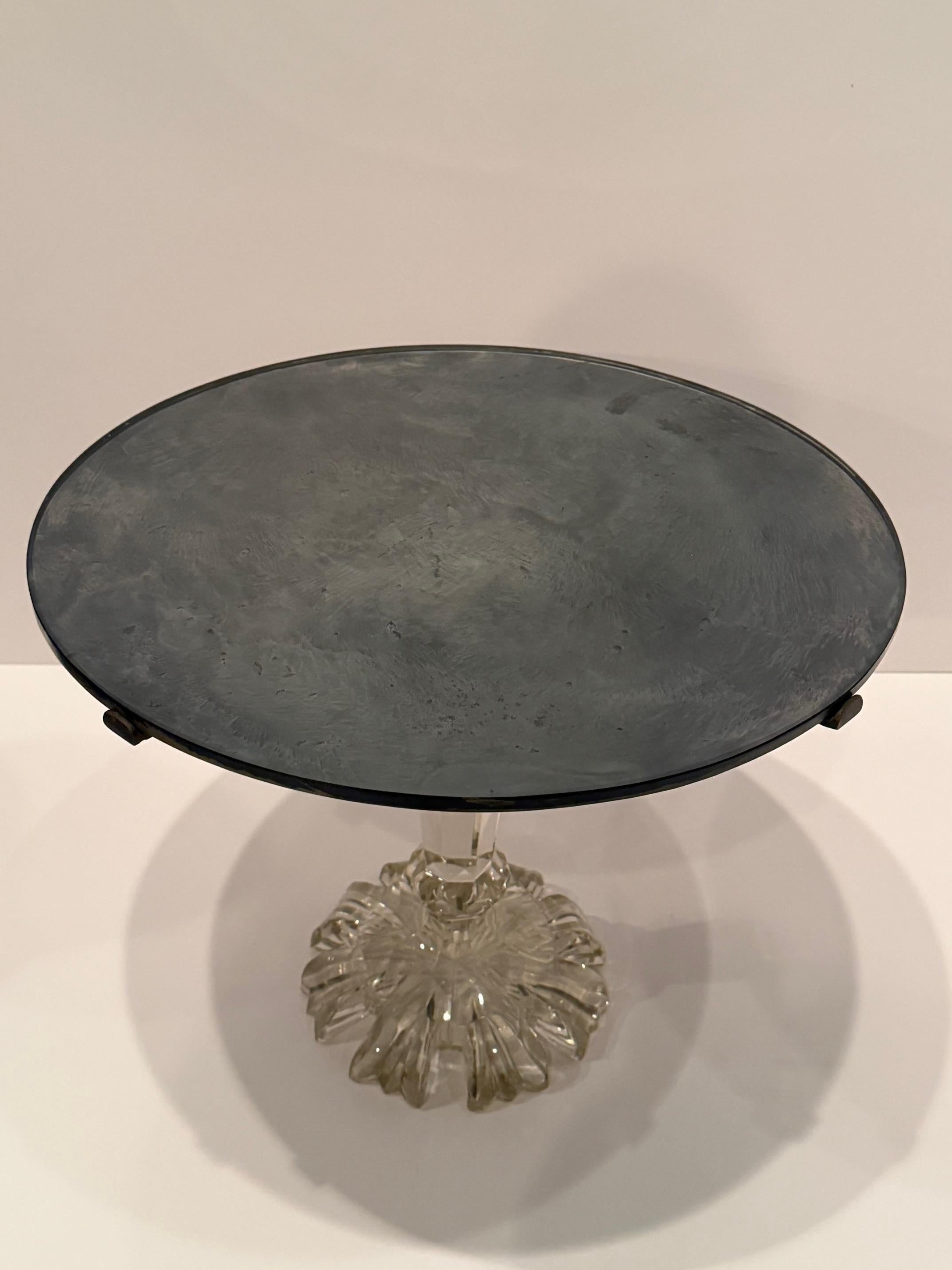 Very Chic Round Cut Crystal Base Side Table in vendita 4