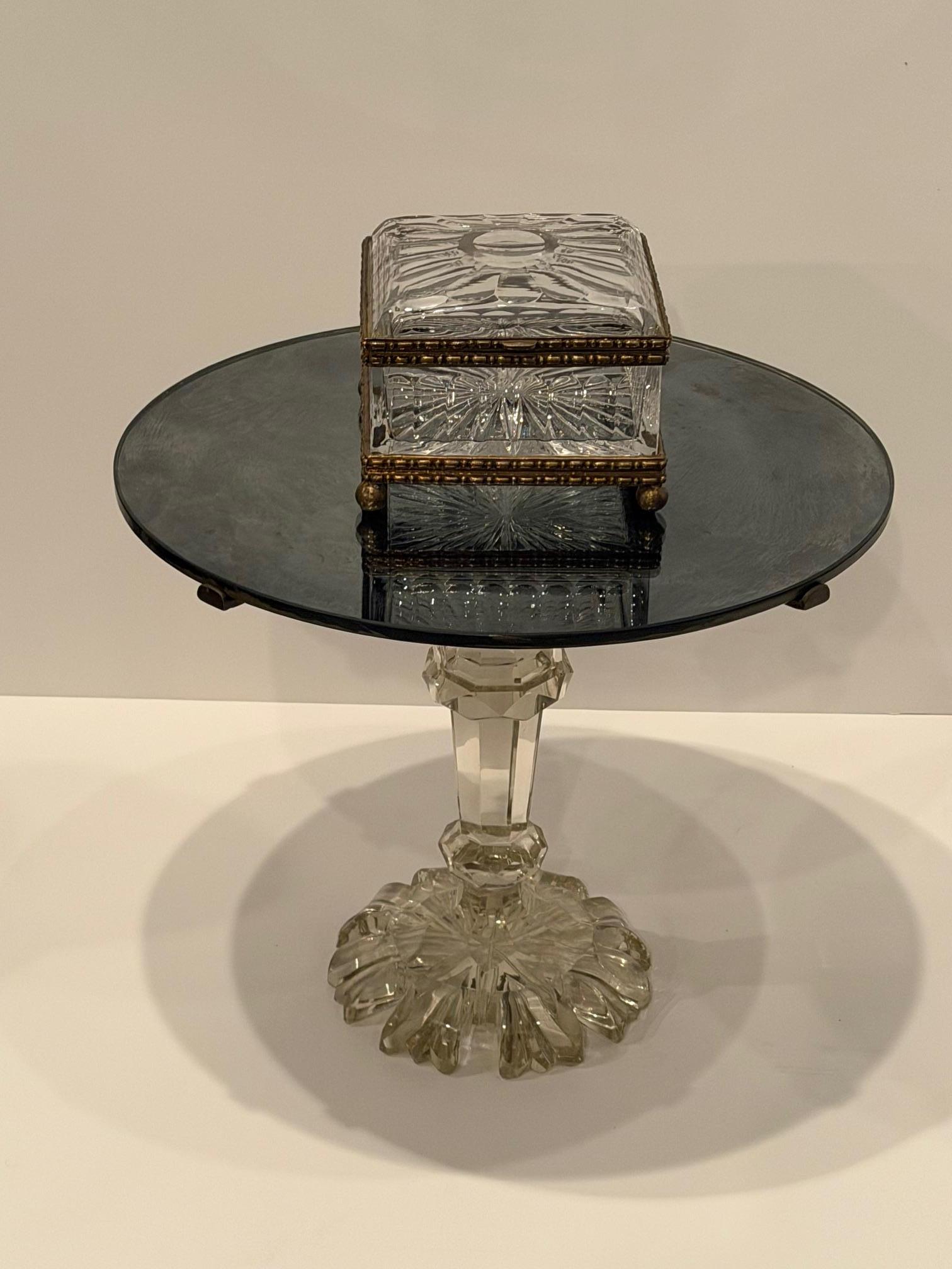 Cristallo Very Chic Round Cut Crystal Base Side Table in vendita