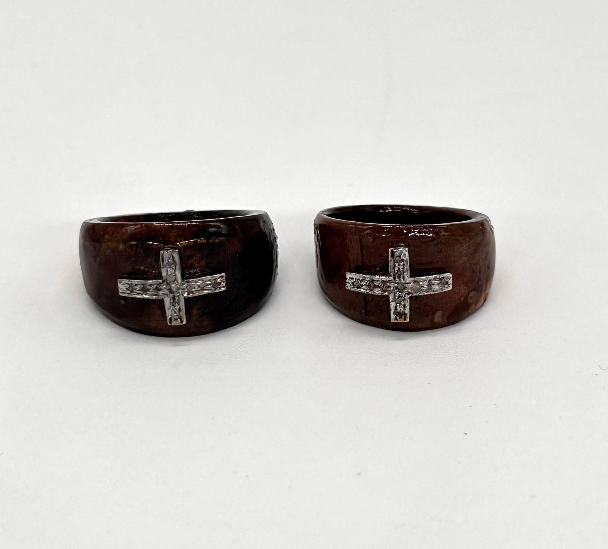 Art Nouveau Very Classy Natural diamonds triangle 925 sterling silver wooden ring For Sale