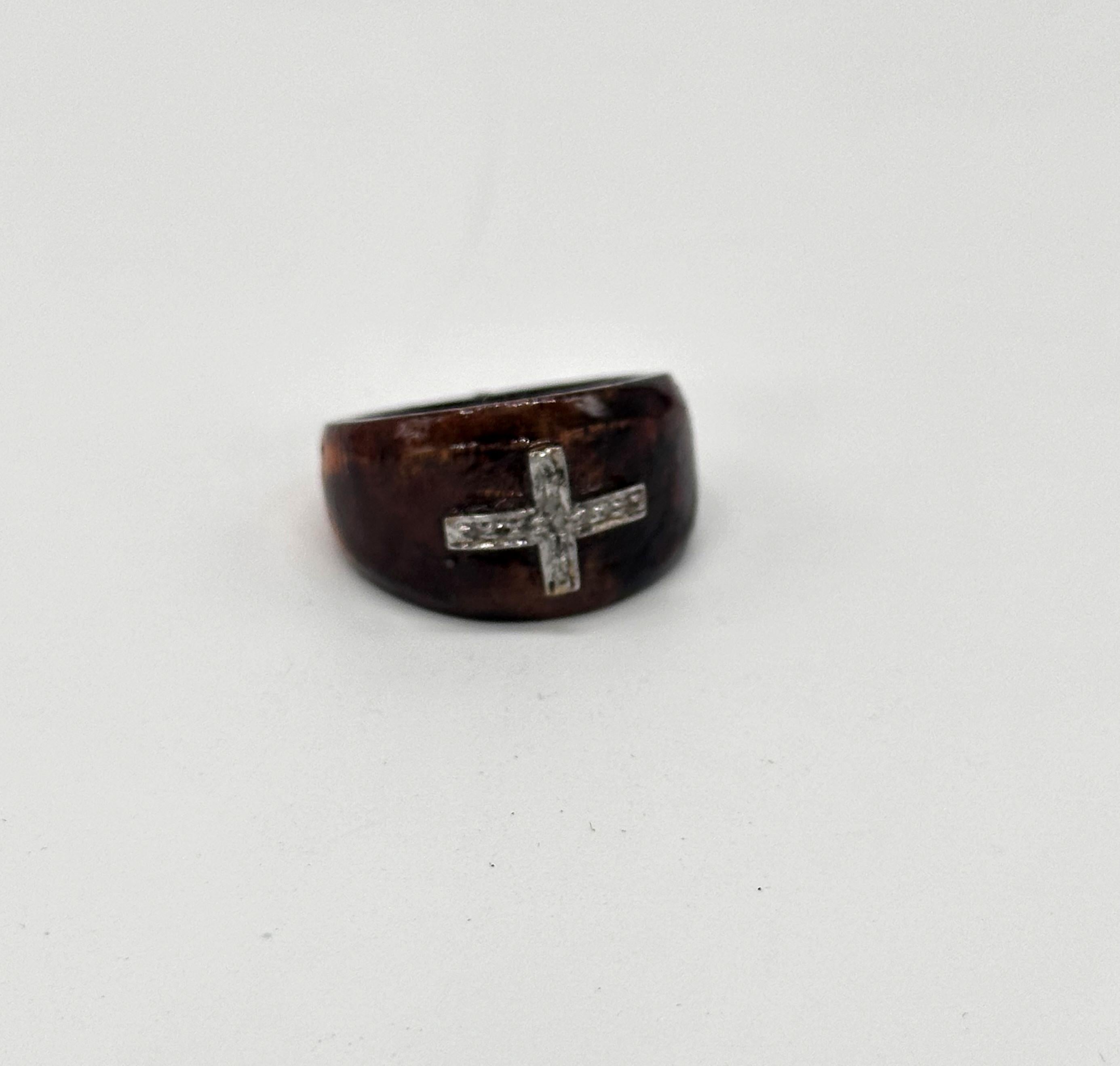 Very Classy Natural diamonds triangle 925 sterling silver wooden ring For Sale 1