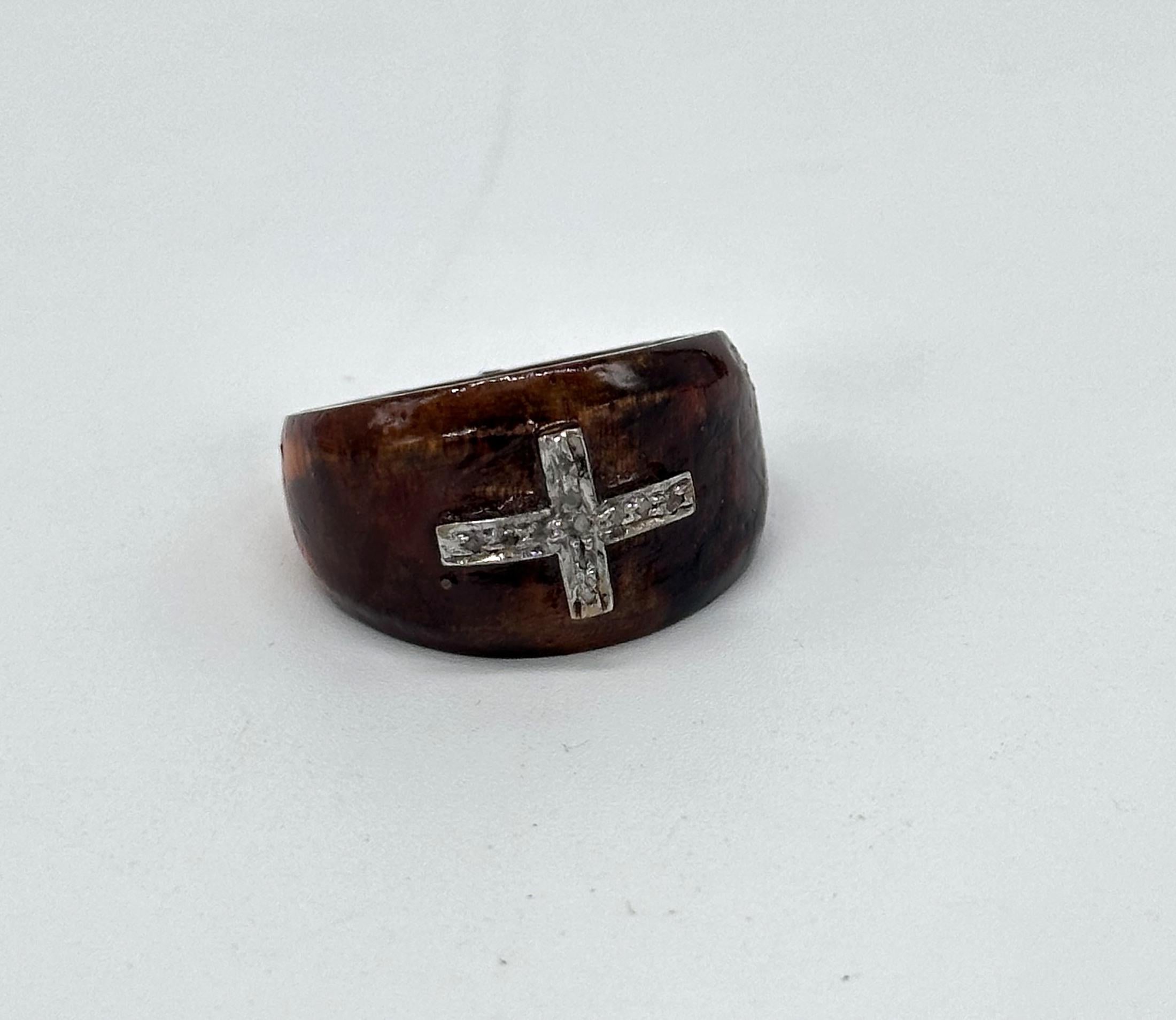 Very Classy Natural diamonds triangle 925 sterling silver wooden ring For Sale 2