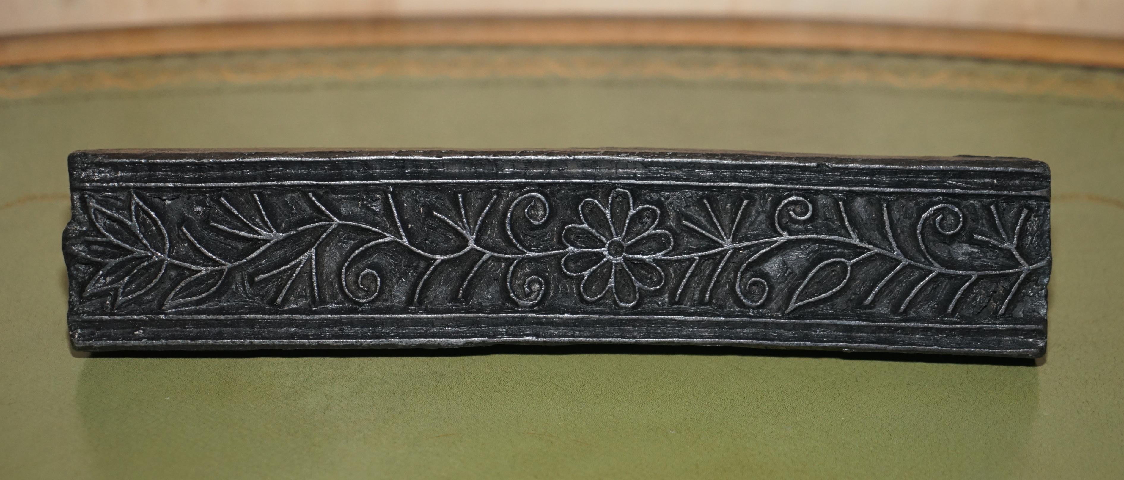 Sehr begehrter antiker handgeschnitzter geblümter Karton-Druckblock für Tapeten mit Blumenmuster (Arts and Crafts) im Angebot