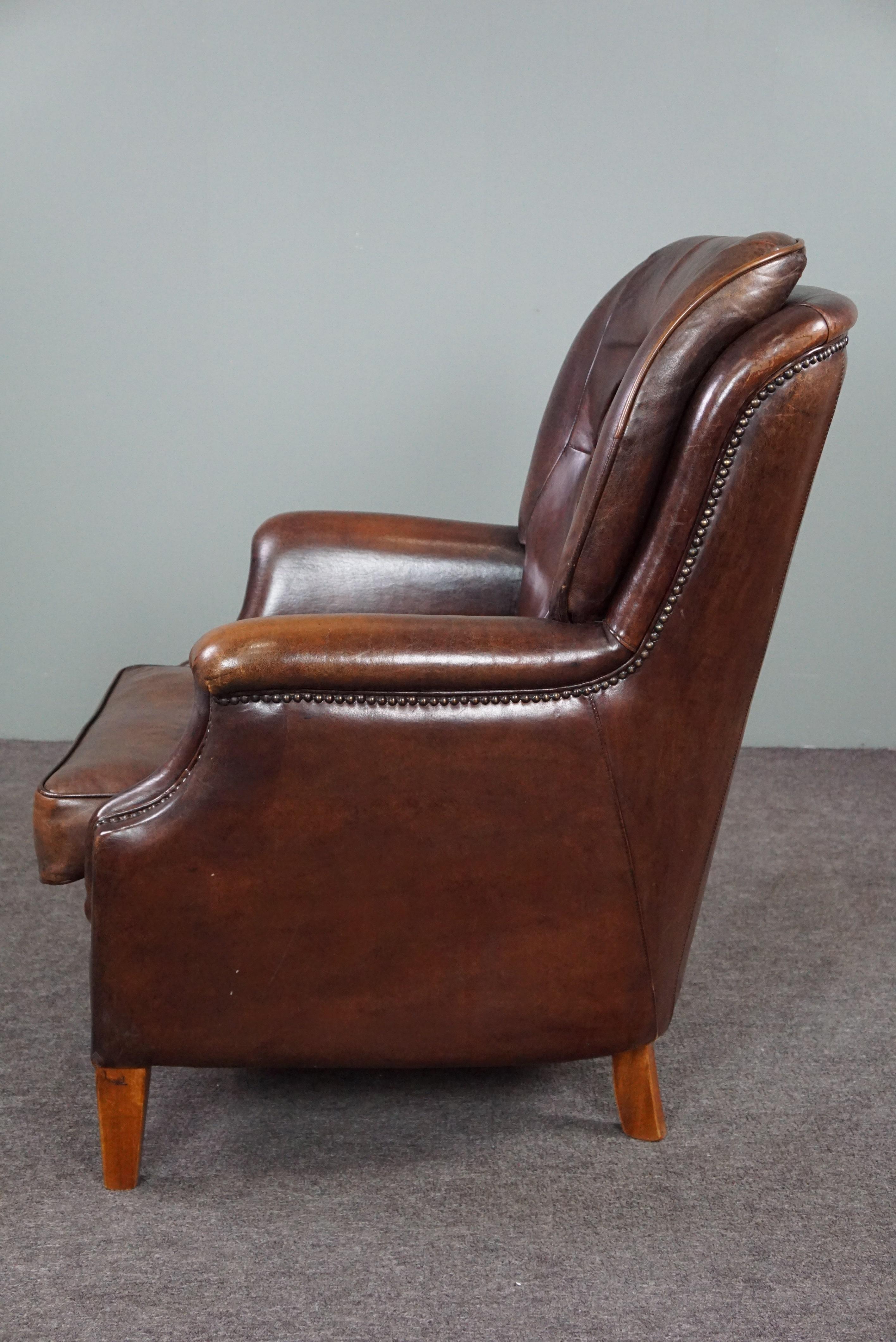 Very comfortable and beautifully colored sheep leather armchair In Good Condition For Sale In Harderwijk, NL