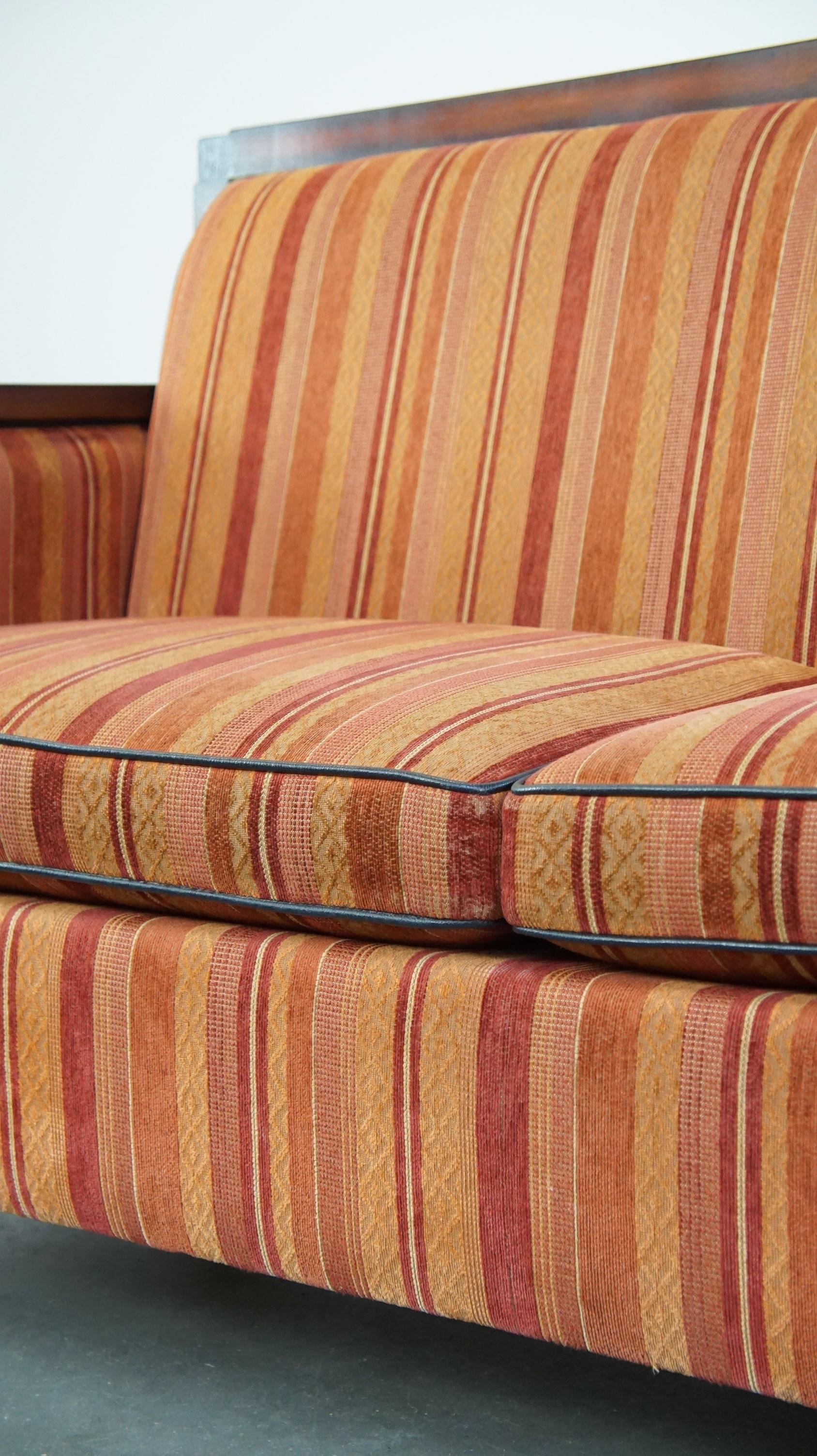Canapé 2,5 places très confortable et élégant en tissu coloré Art Déco en vente 4