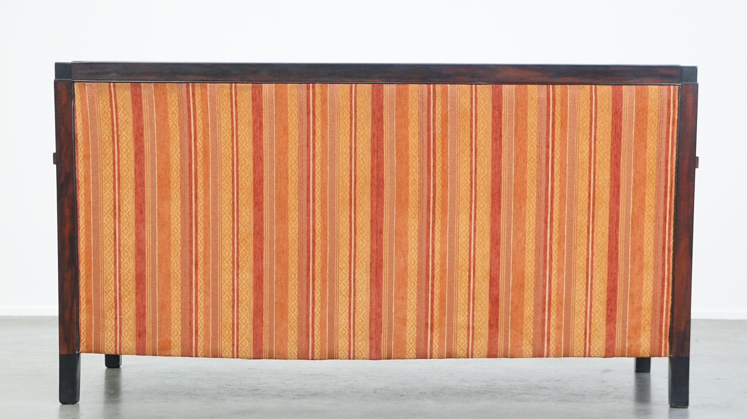 Art déco Canapé 2,5 places très confortable et élégant en tissu coloré Art Déco en vente