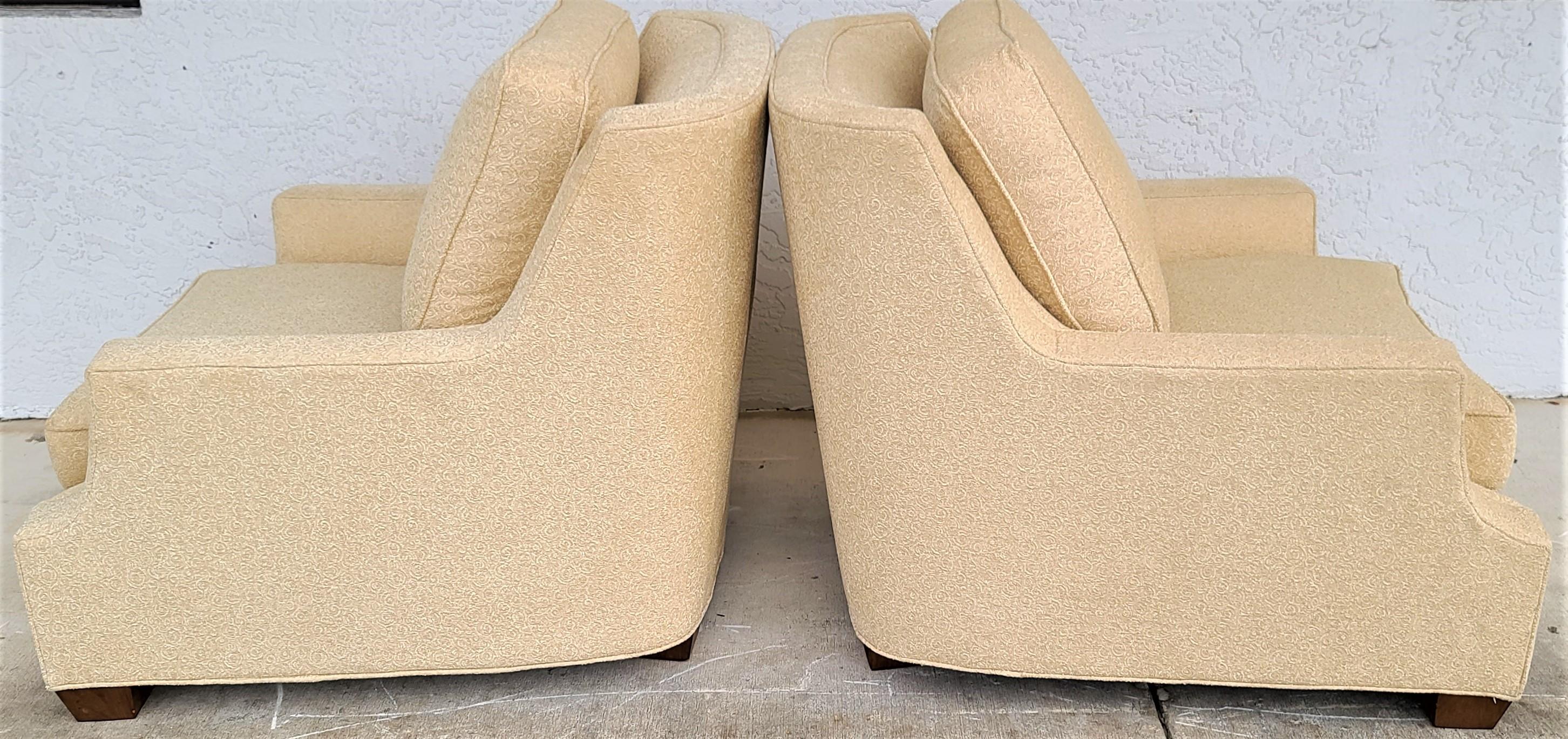 Américain Paire de fauteuils de salon surdimensionnés beiges par Century Furniture Co en vente