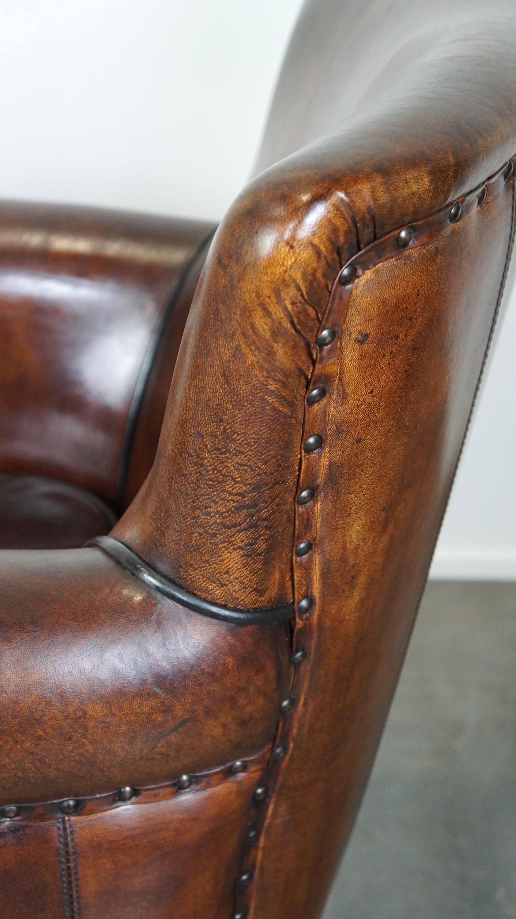 Contemporary Very comfortable classic sheepskin leather armchair with beautiful warm colors For Sale