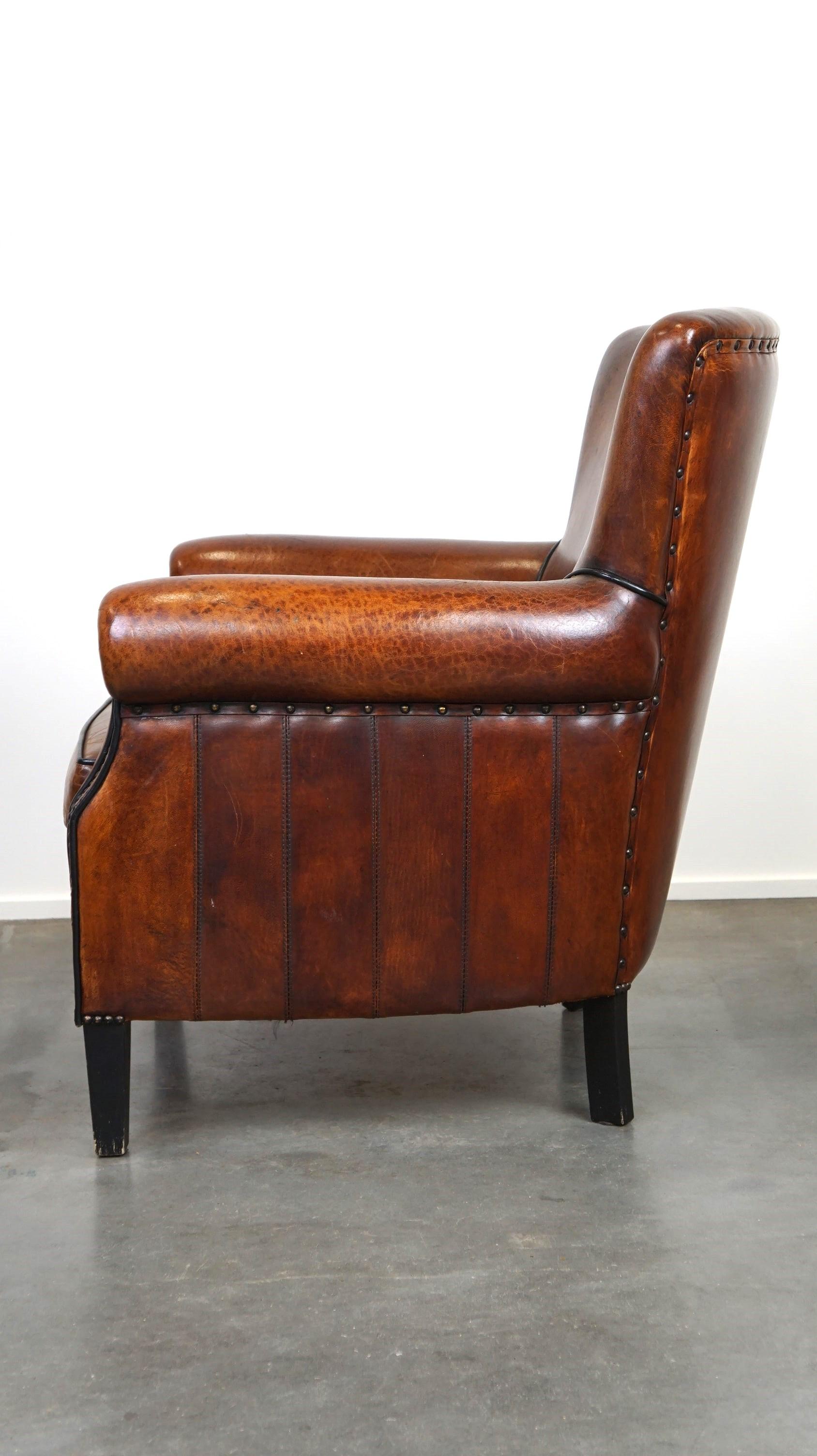 Hand-Crafted Very comfortable classic sheepskin leather armchair with beautiful warm colors For Sale