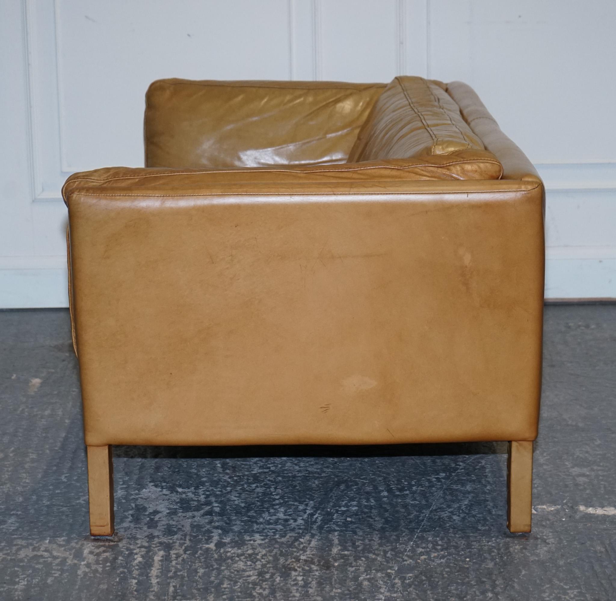 VERY COMFORTABLE CONTEMPORARY HALO GROUCHO BROWn TAN LEATHER TWO TO THREE SOFA 8