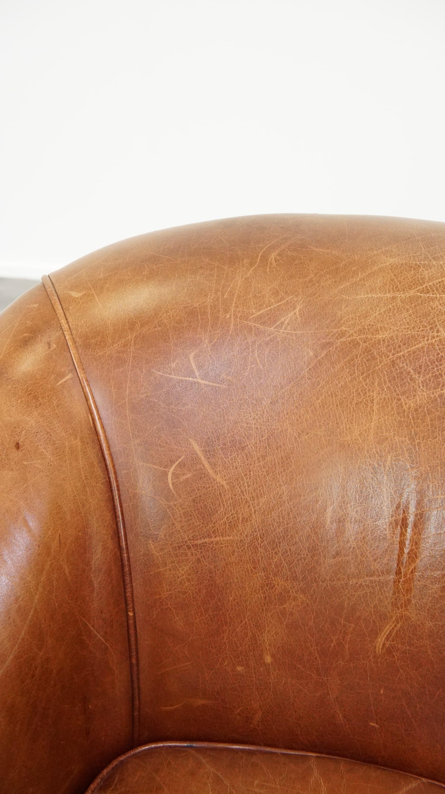 Very comfortable, elegant leather club armchair with a removable seat cushion For Sale 4