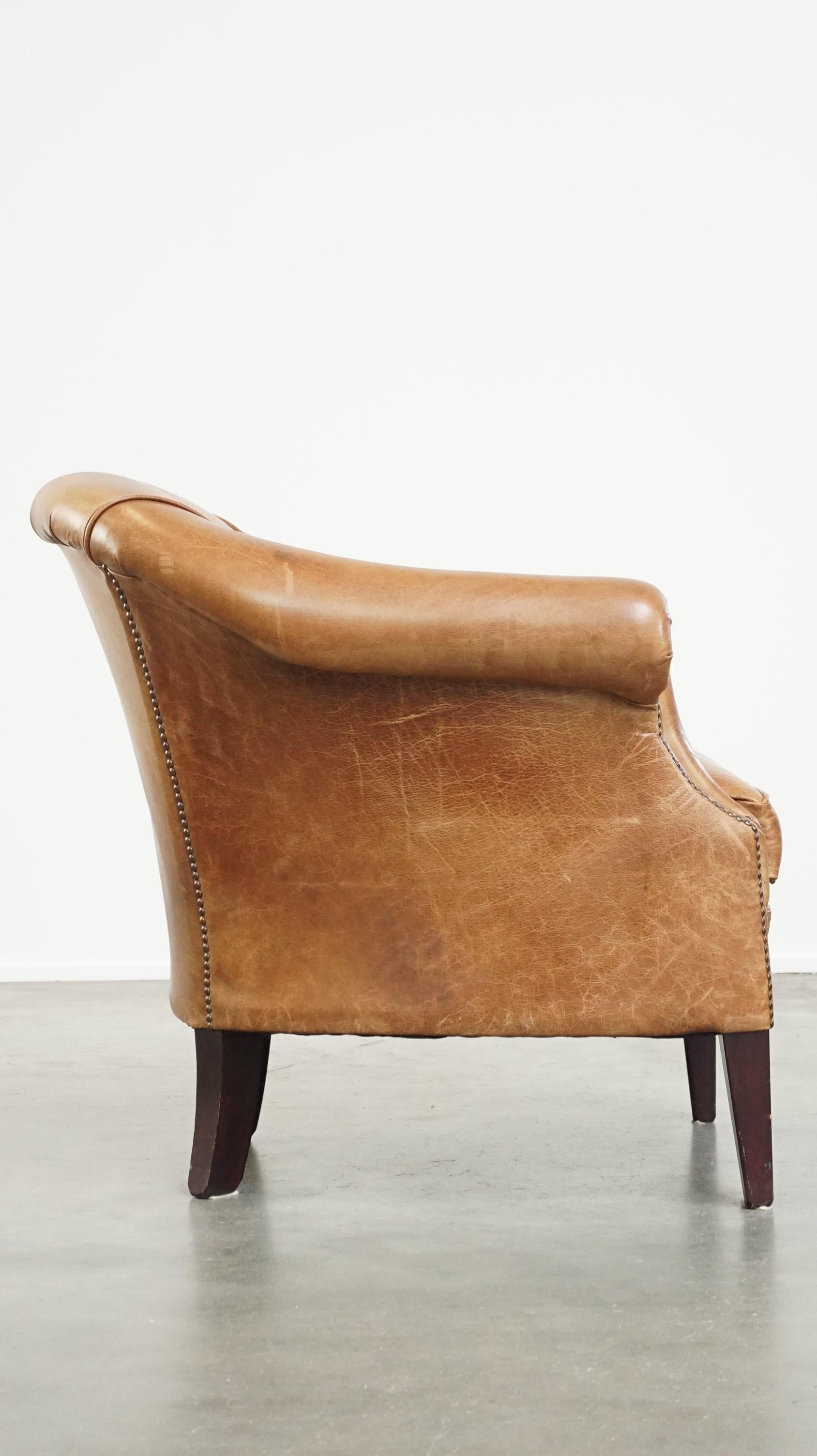 Hand-Crafted Very comfortable, elegant leather club armchair with a removable seat cushion For Sale