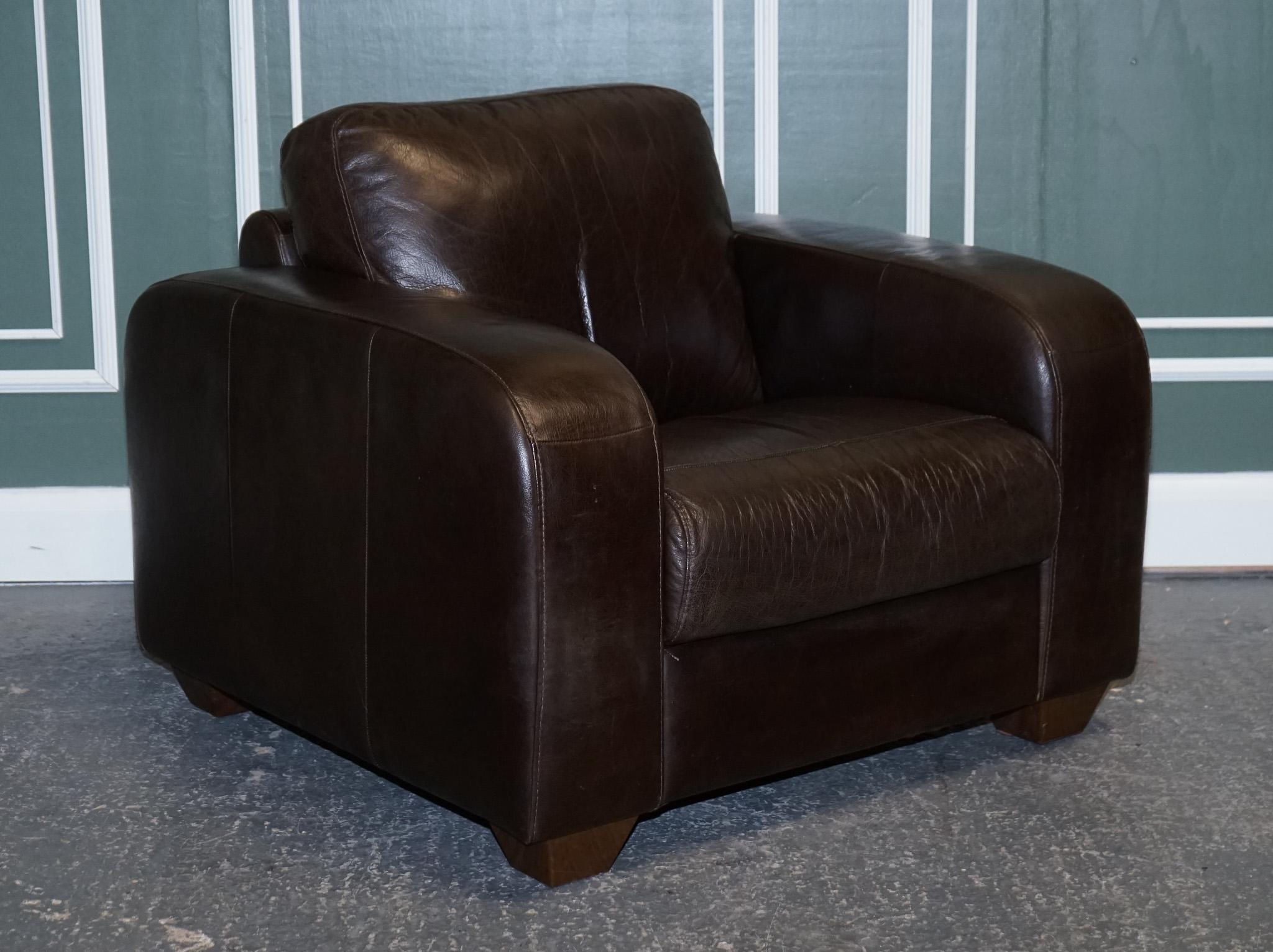 British Very Comfortable Vintage Pair of Chocolate Brown Leather Armchairs by Sofitalia For Sale