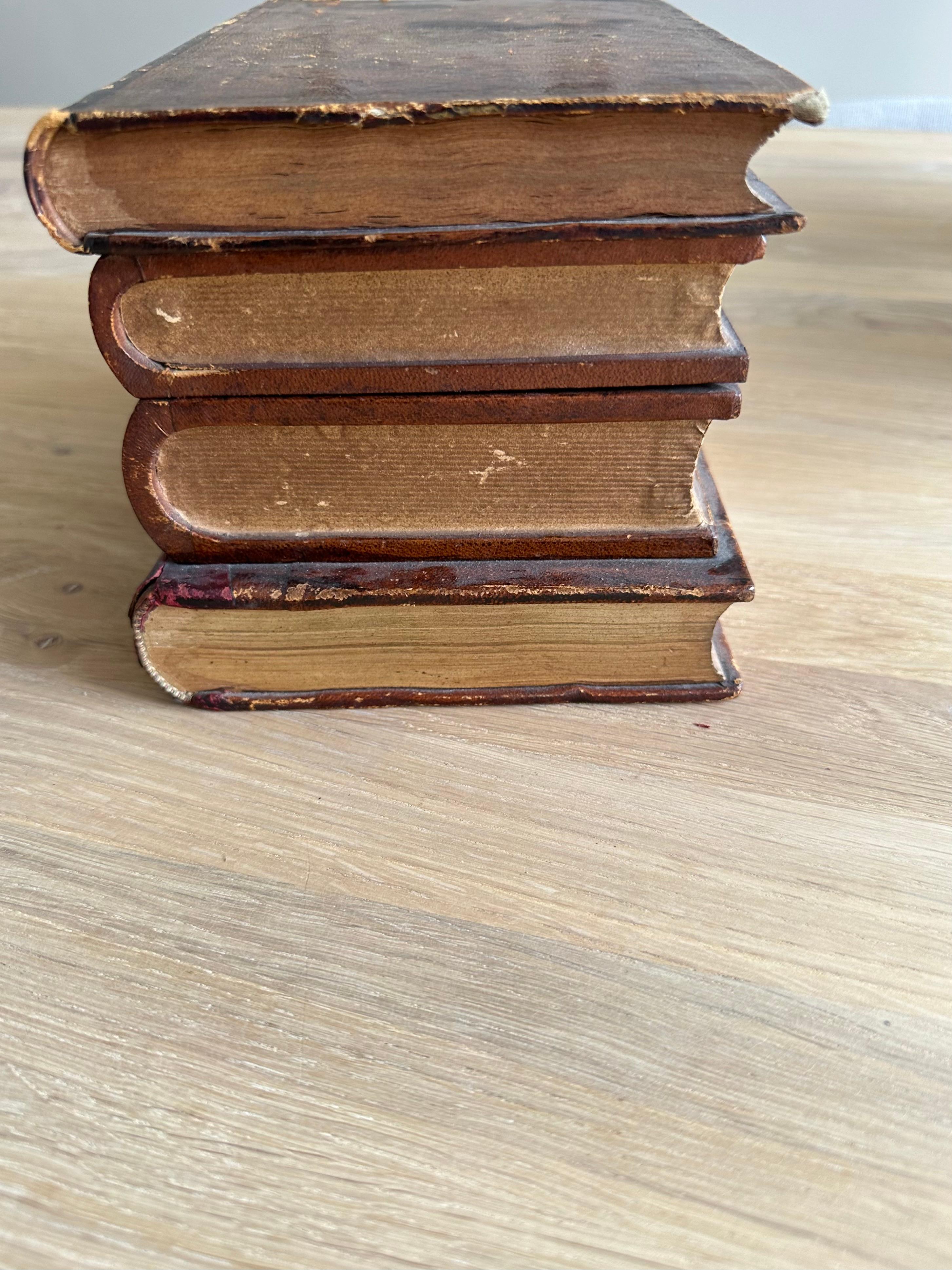 Muy chula pila francesa de libros de cuero de principios de 1900 Caja de licores / bebidas Tantalus en venta 7