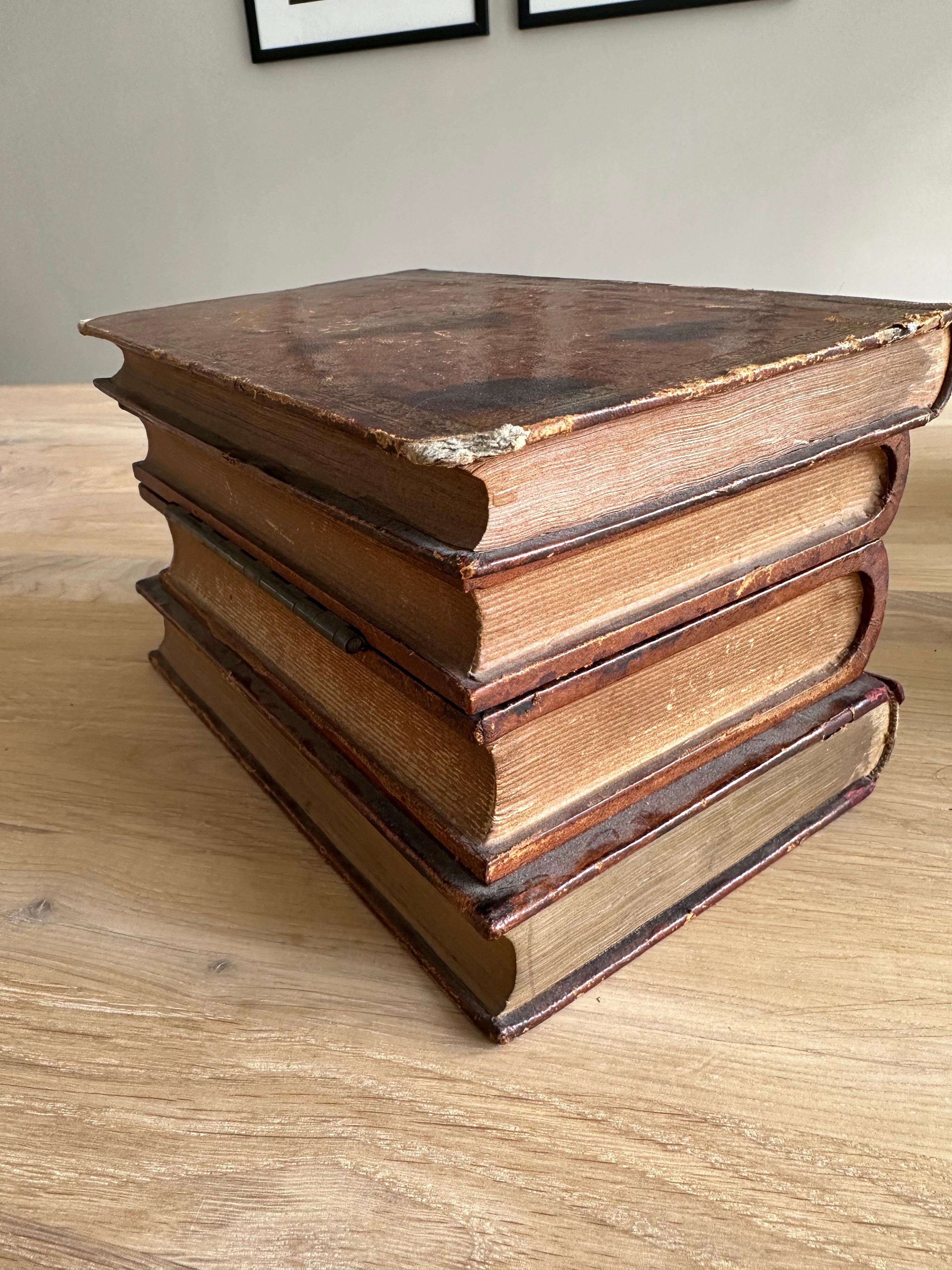 Muy chula pila francesa de libros de cuero de principios de 1900 Caja de licores / bebidas Tantalus en venta 9