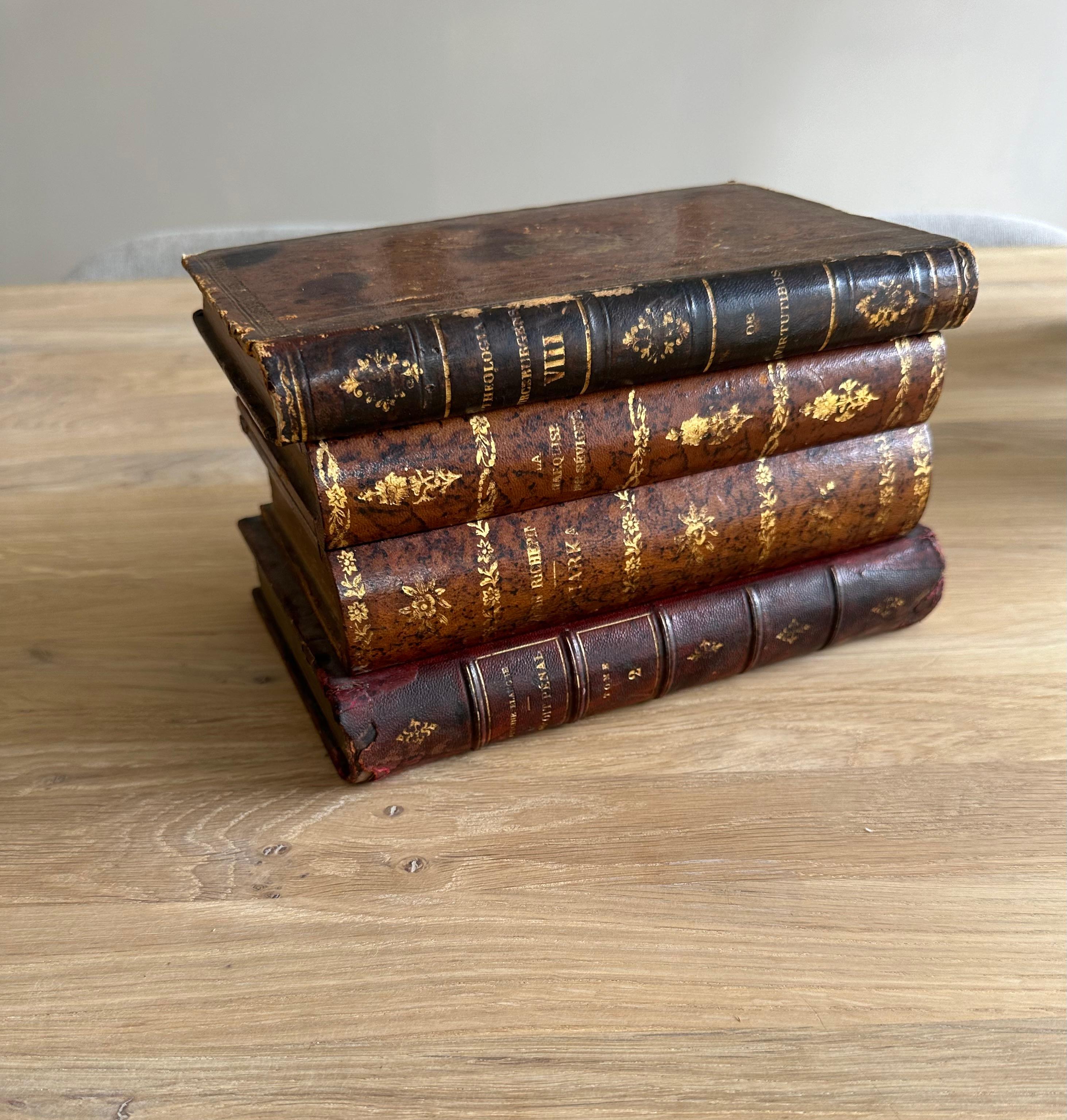 Muy chula pila francesa de libros de cuero de principios de 1900 Caja de licores / bebidas Tantalus Renacimiento del imperio en venta