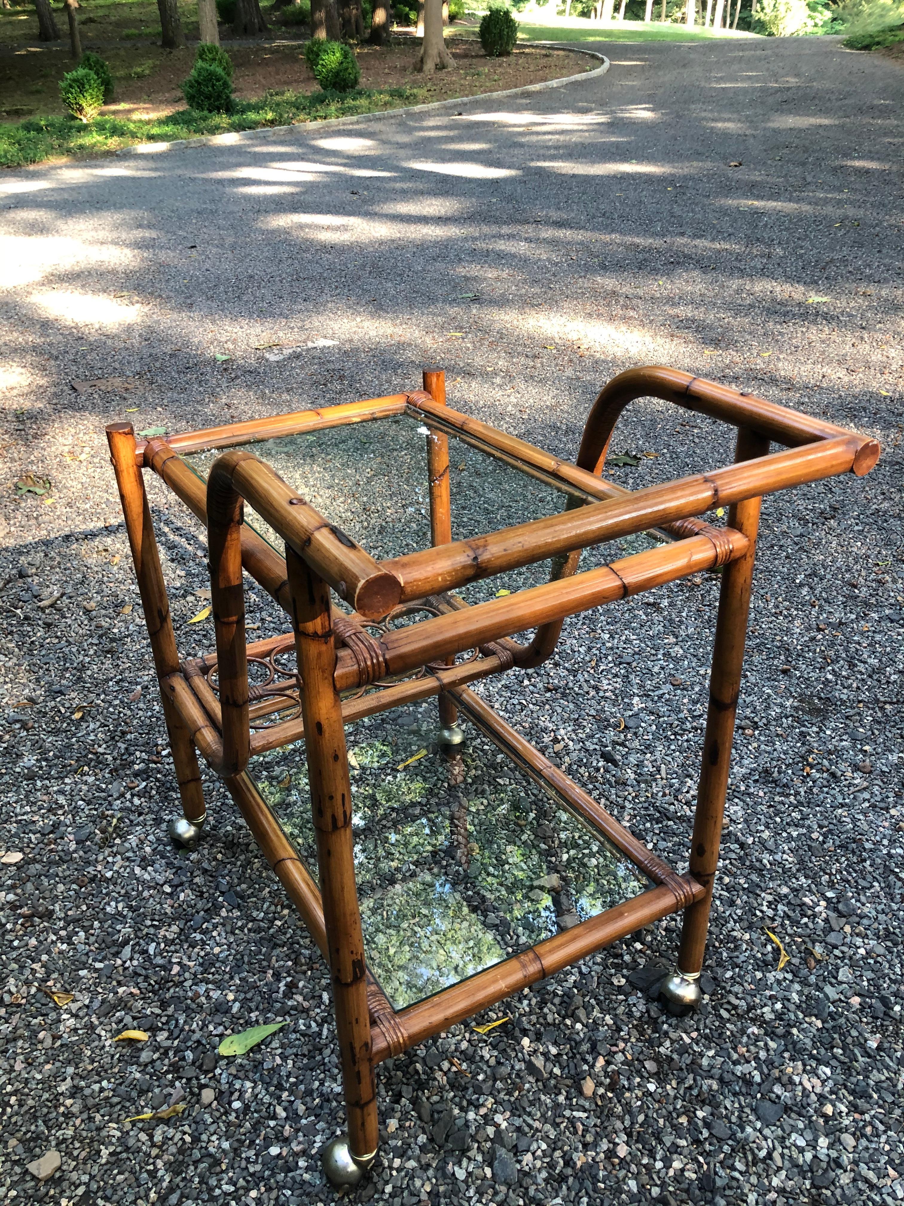 Bambù Carrello da bar in bambù moderno di metà secolo molto cool in vendita