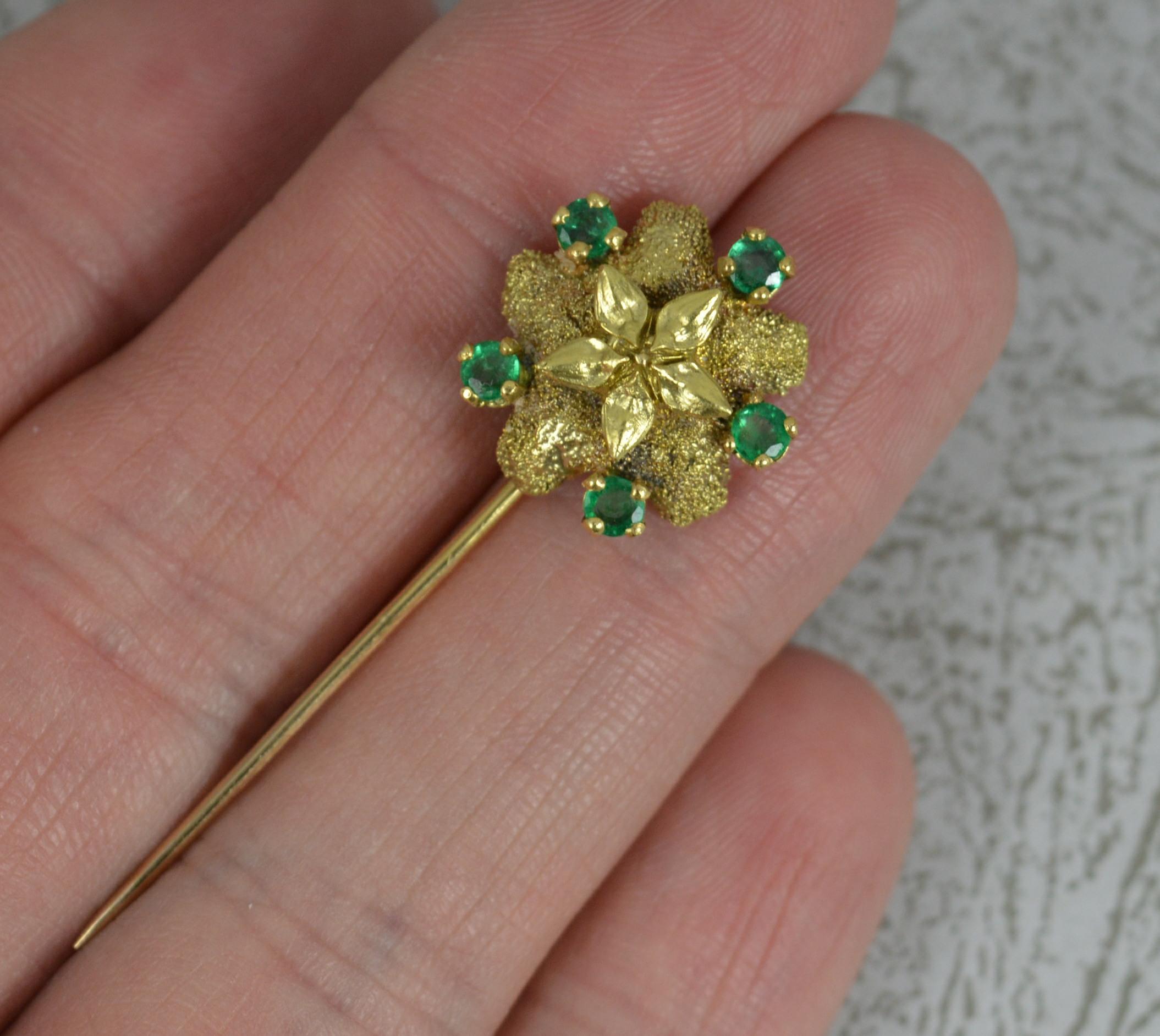 Contemporary Very Cool Vintage 18 Carat Gold and Emerald Flower or Star Head Pin For Sale