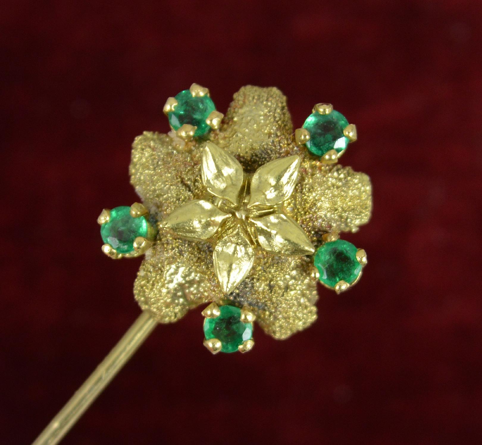A fantastic 18 carat gold and emerald stick tie pin.
18 carat yellow gold example.
Flower or star head design with five natural round cut emeralds set to the edge.

Condition ; Very good. Well set emeralds. Straight pin.

Please view photographs