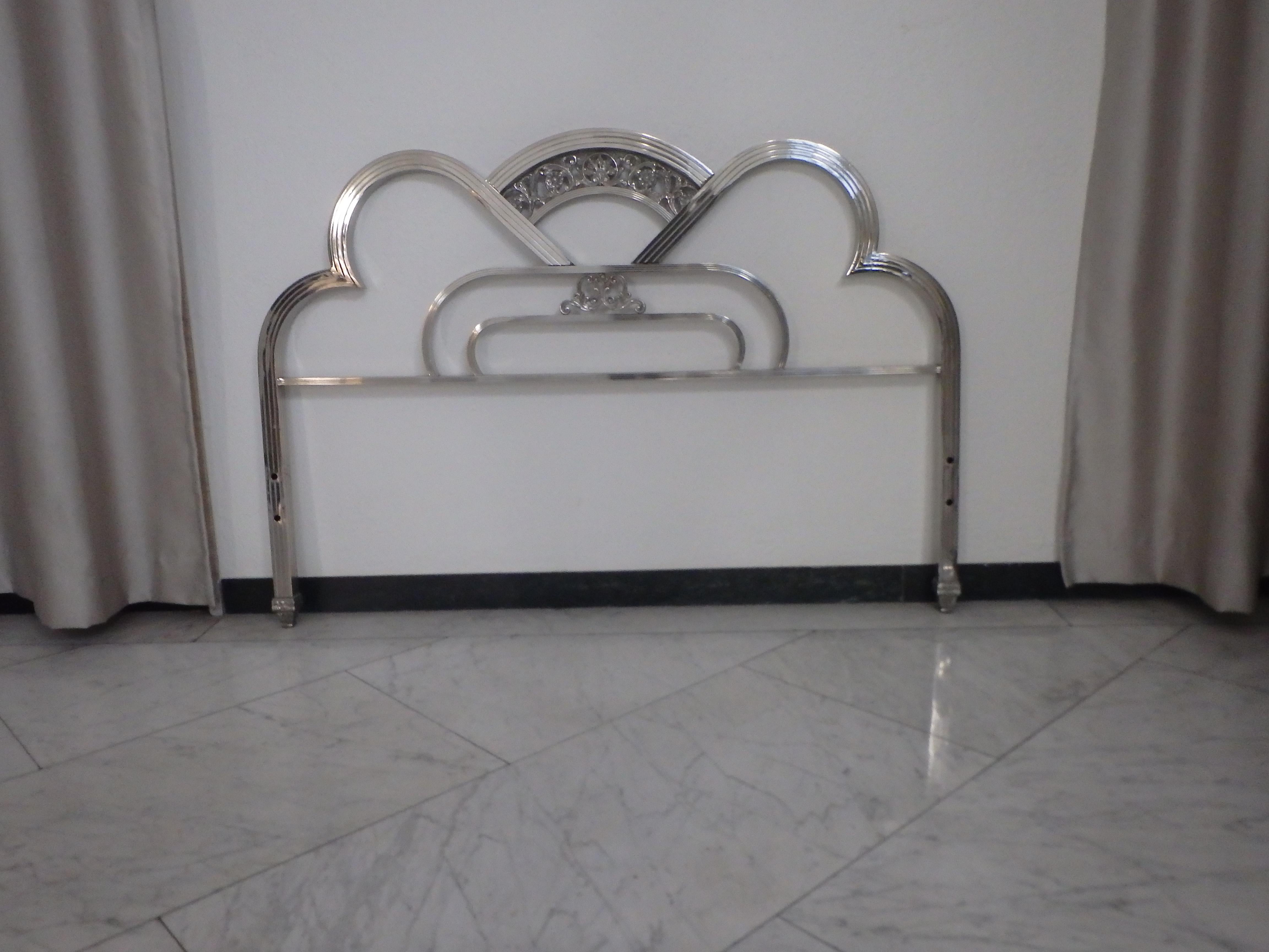 Very decorativ spanish Art Deco nickel bed head+ foot part with floral ornaments In Good Condition For Sale In Schöfflisdorf, CH