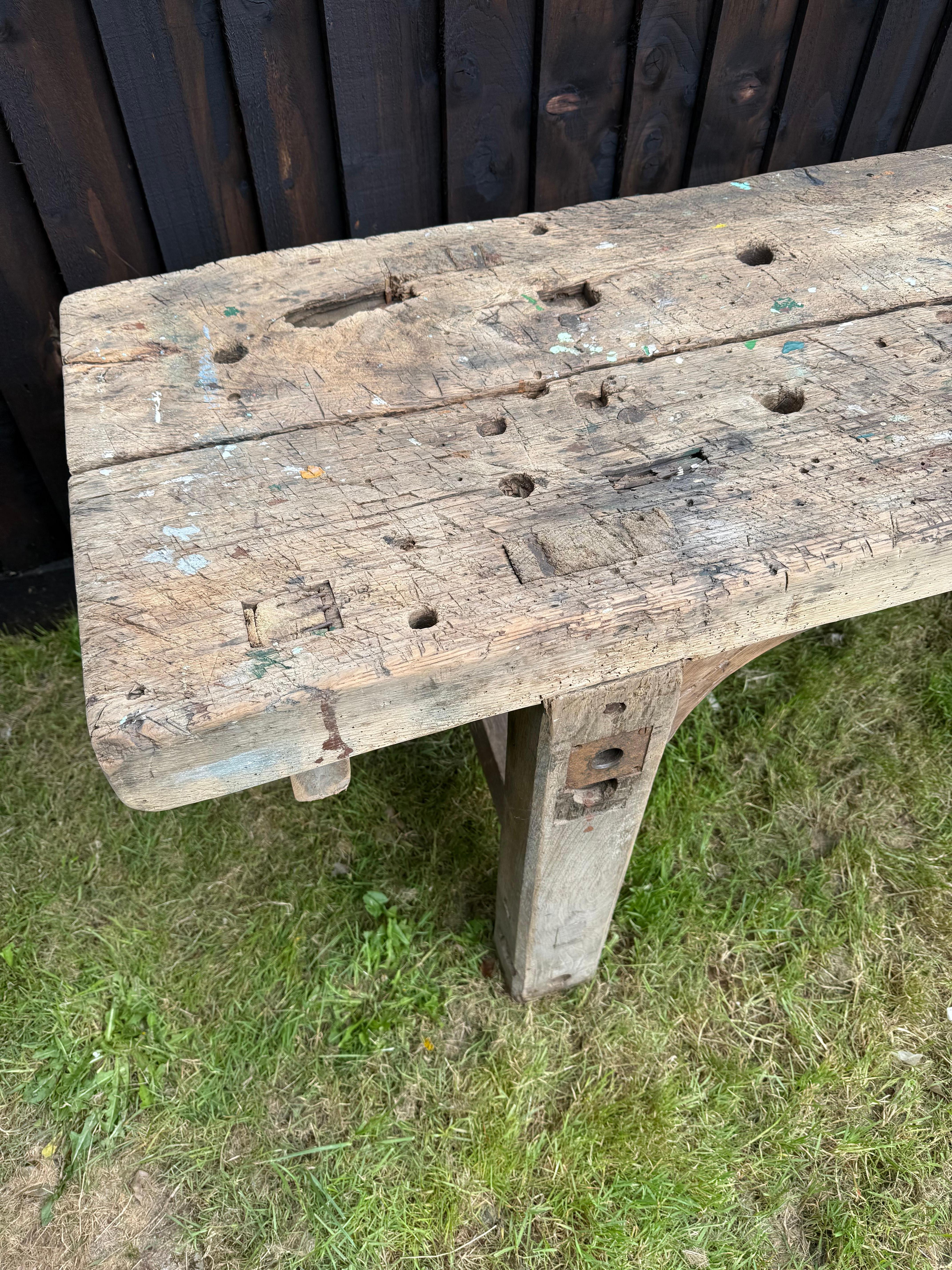 Very decorative 19th century oak rustic console table In Distressed Condition For Sale In Budleigh Salterton, GB