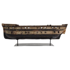 Modèle de bateau ancien très décoratif avec magnifiques pertes et déchirures