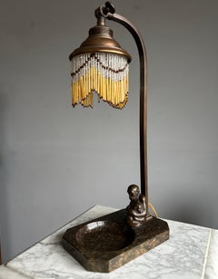 Very Decorative & Artistic Table Desk Lamp with Bronze Grooming Chimps Sculpture
