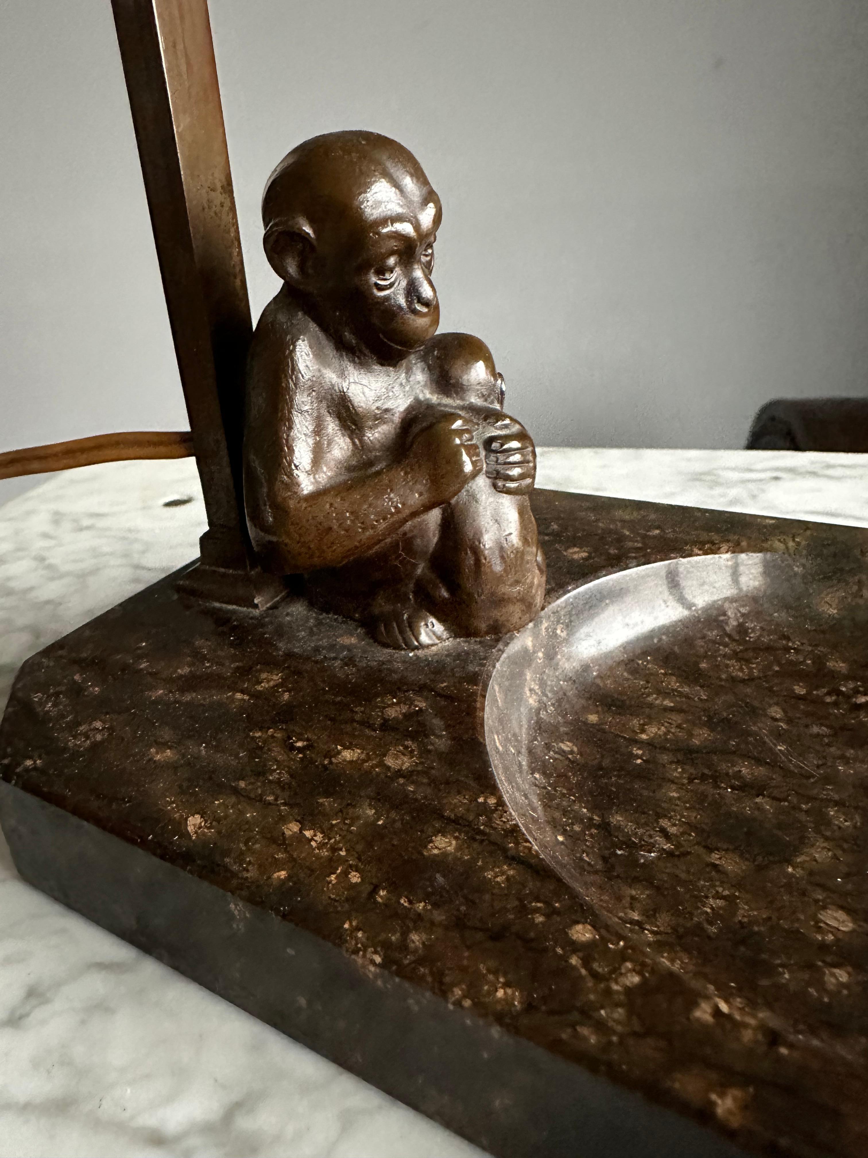 Very Decorative & Artistic Table Desk Lamp with Bronze Grooming Chimps Sculpture For Sale 1