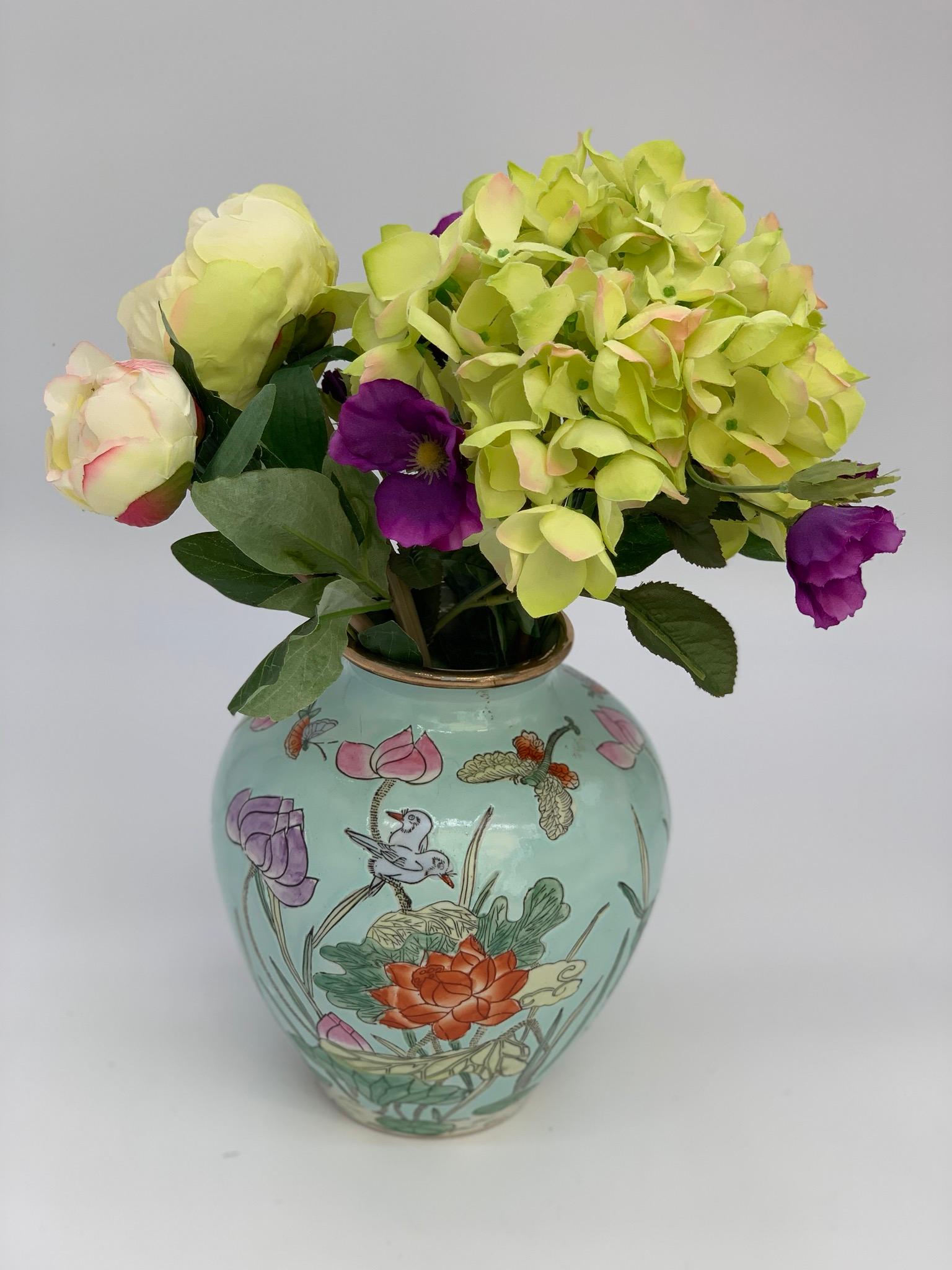 Vase en céramique chinoise bleu très décoratif Famille Rosé Floral 20ème siècle en vente 2