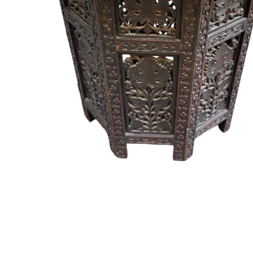 Sconosciuto Tavolo anglo-indiano del 19° secolo molto decorativo in vendita