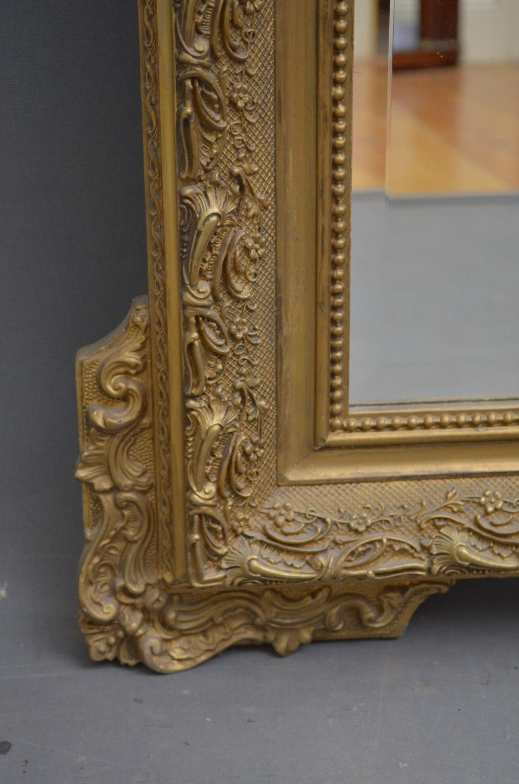 Rococo Miroir doré très décoratif en vente