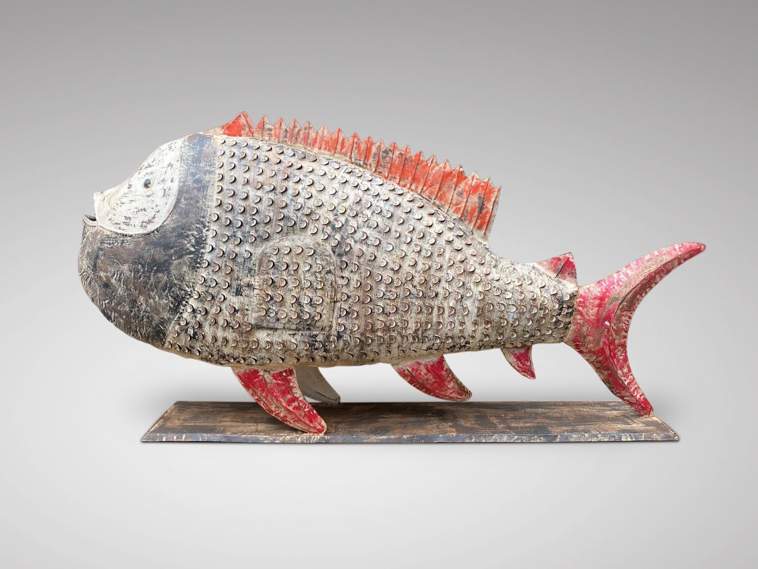 Dekoratives, großes, handbemaltes Metallmodell eines Fisches aus dem späten 20. Jahrhundert (Handgefertigt) im Angebot