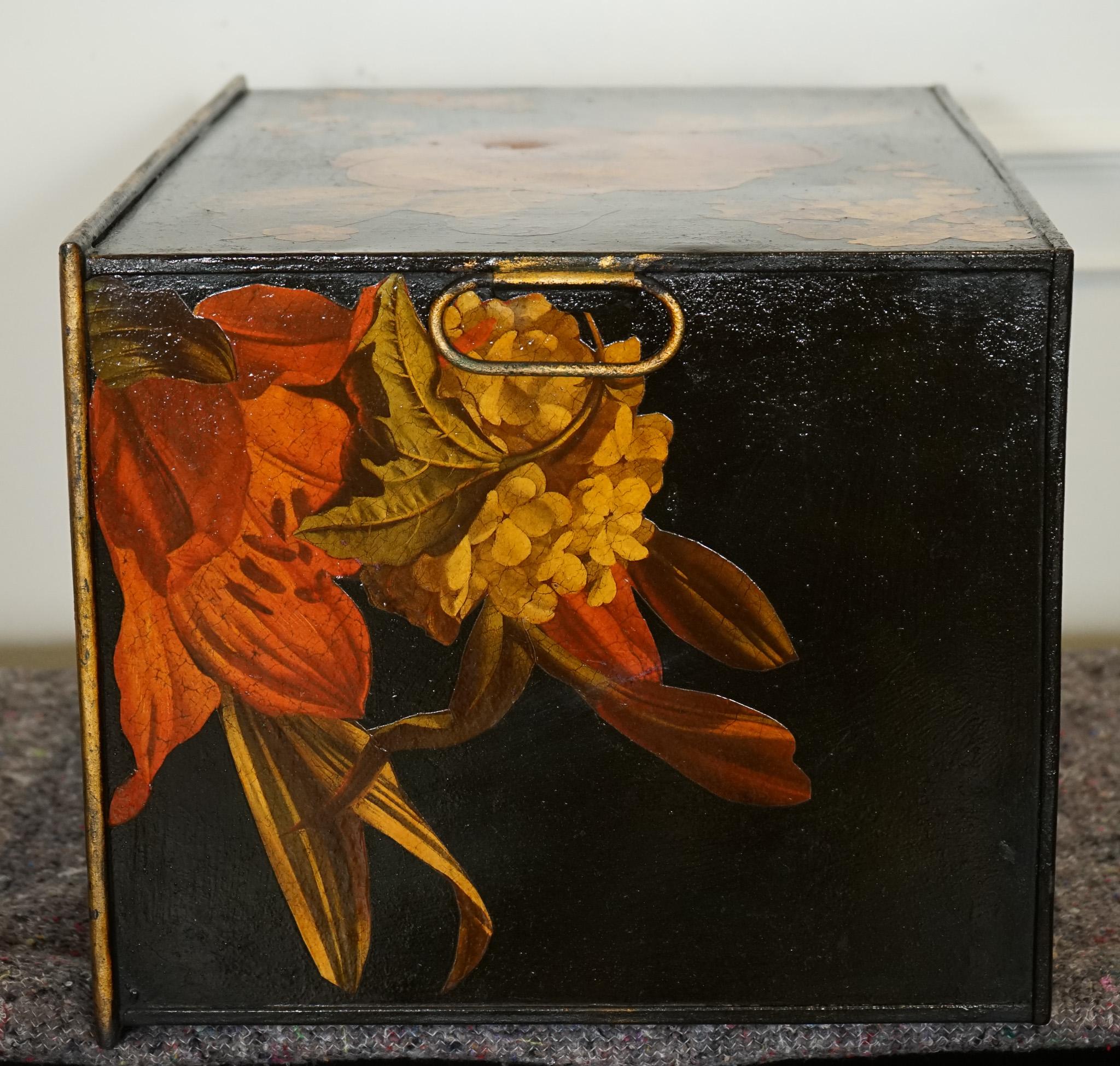 SCATOLA DI CONSERVAZIONE MOLTO DECORATIVA SHAW & SONS IN METALLO FLORALE DIPINTO A MANO in vendita 3