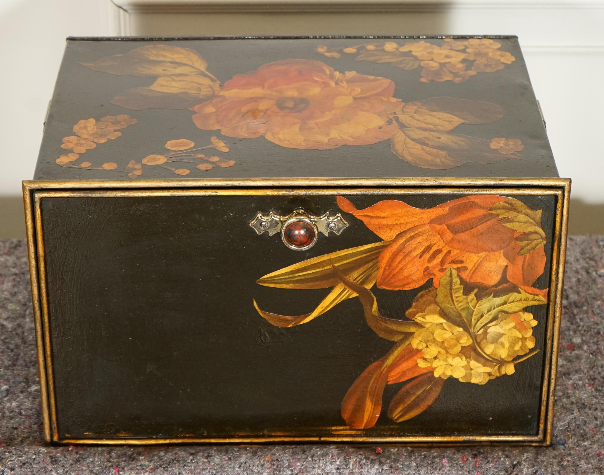 Britannico SCATOLA DI CONSERVAZIONE MOLTO DECORATIVA SHAW & SONS IN METALLO FLORALE DIPINTO A MANO in vendita