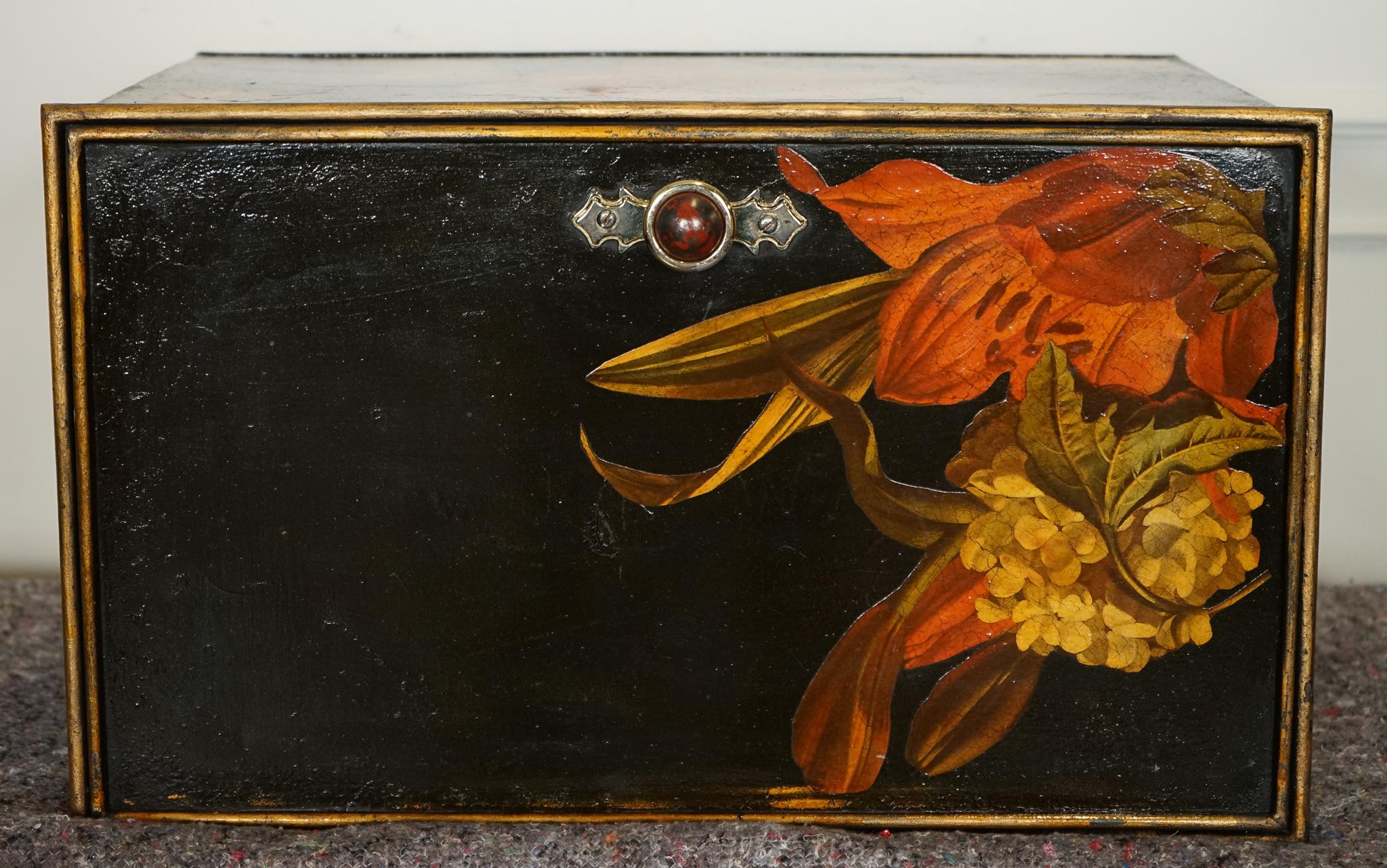 Fatto a mano SCATOLA DI CONSERVAZIONE MOLTO DECORATIVA SHAW & SONS IN METALLO FLORALE DIPINTO A MANO in vendita