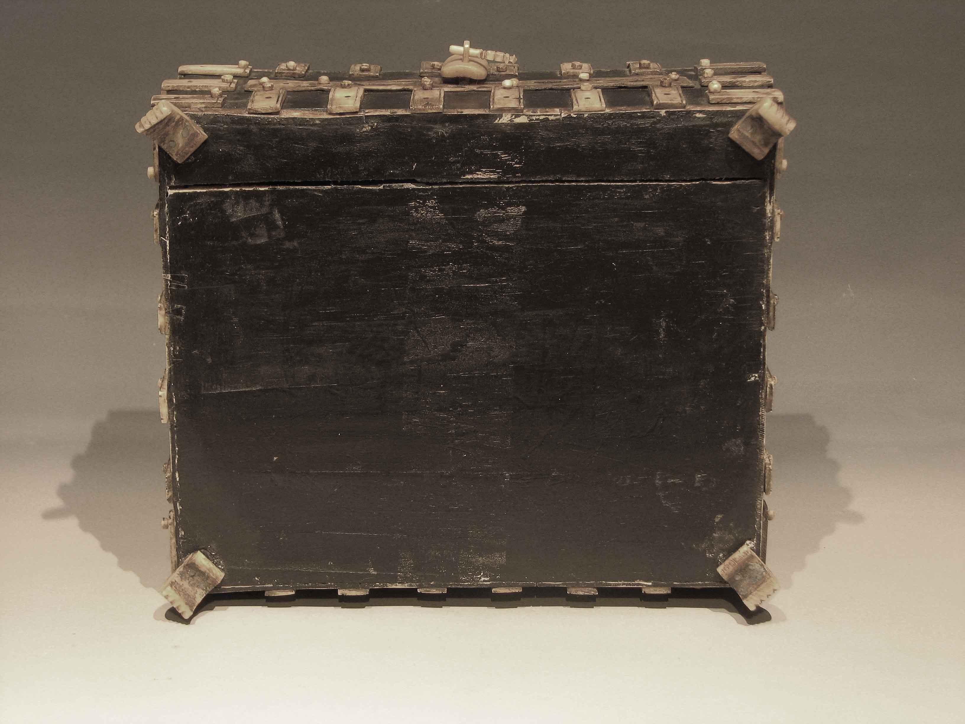 Bone Very Decorative Vizagapatam Box INDIA 19th Century  For Sale