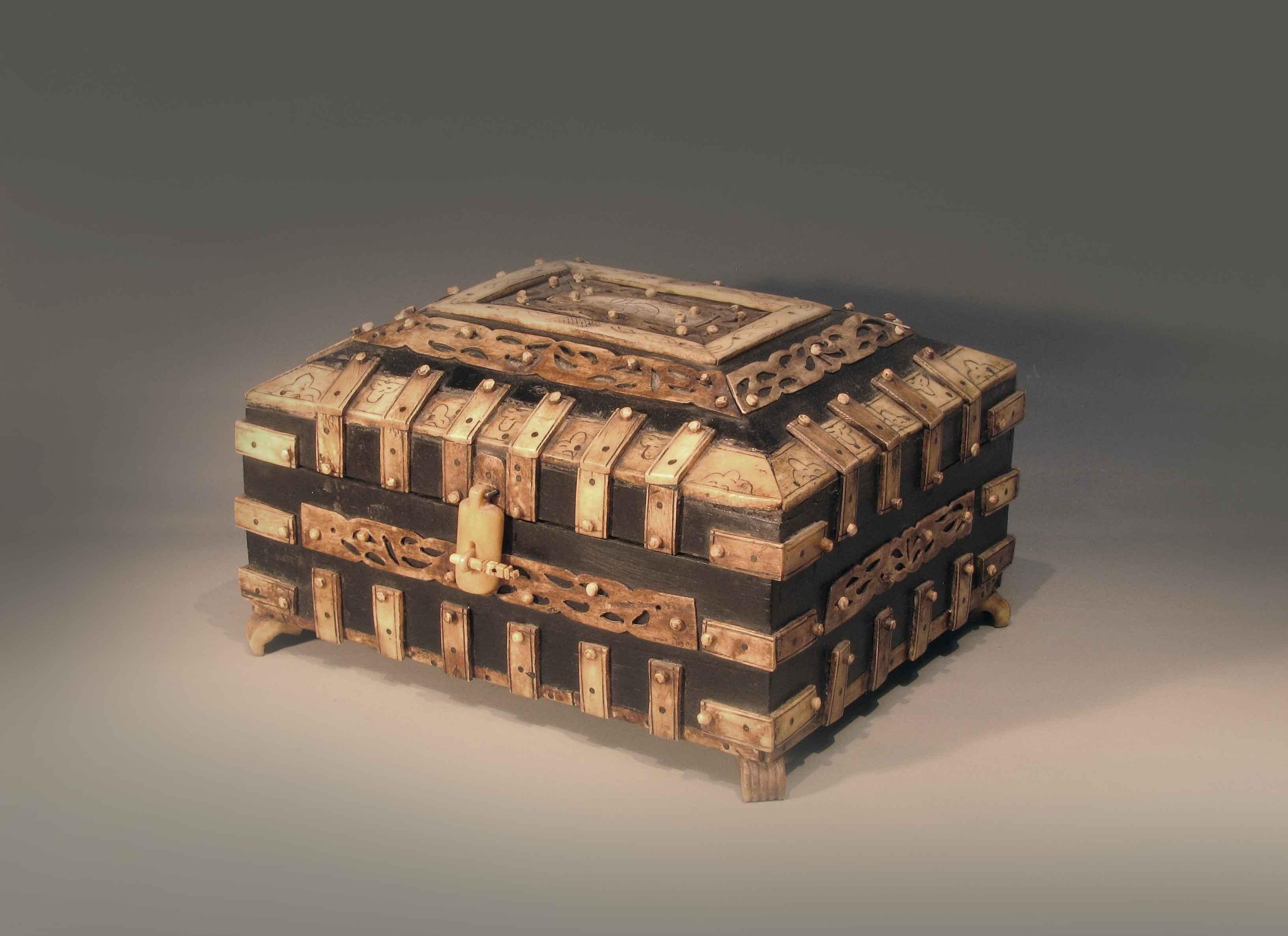 Very Decorative Vizagapatam Box INDIA 19th Century  For Sale 1