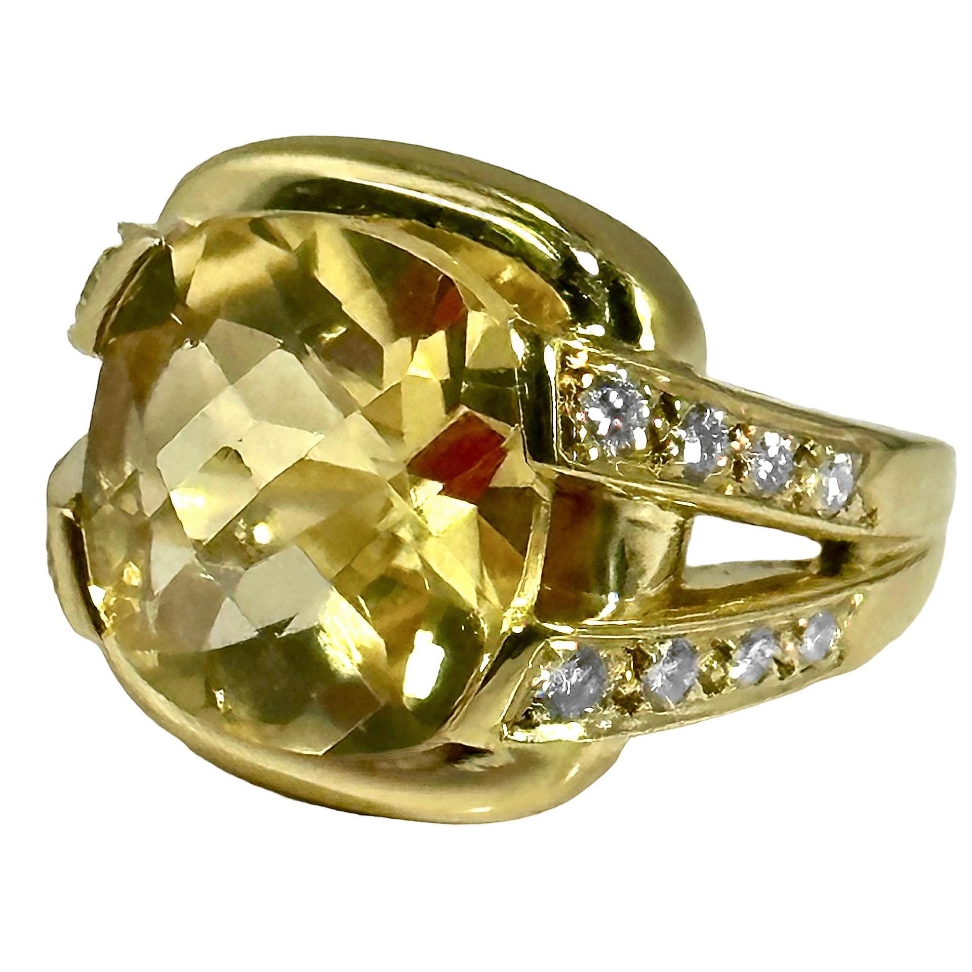 Crisscut Very Dramatic Late-20th Century 18k Gold, Citrine and Diamond Fashion Ring For Sale