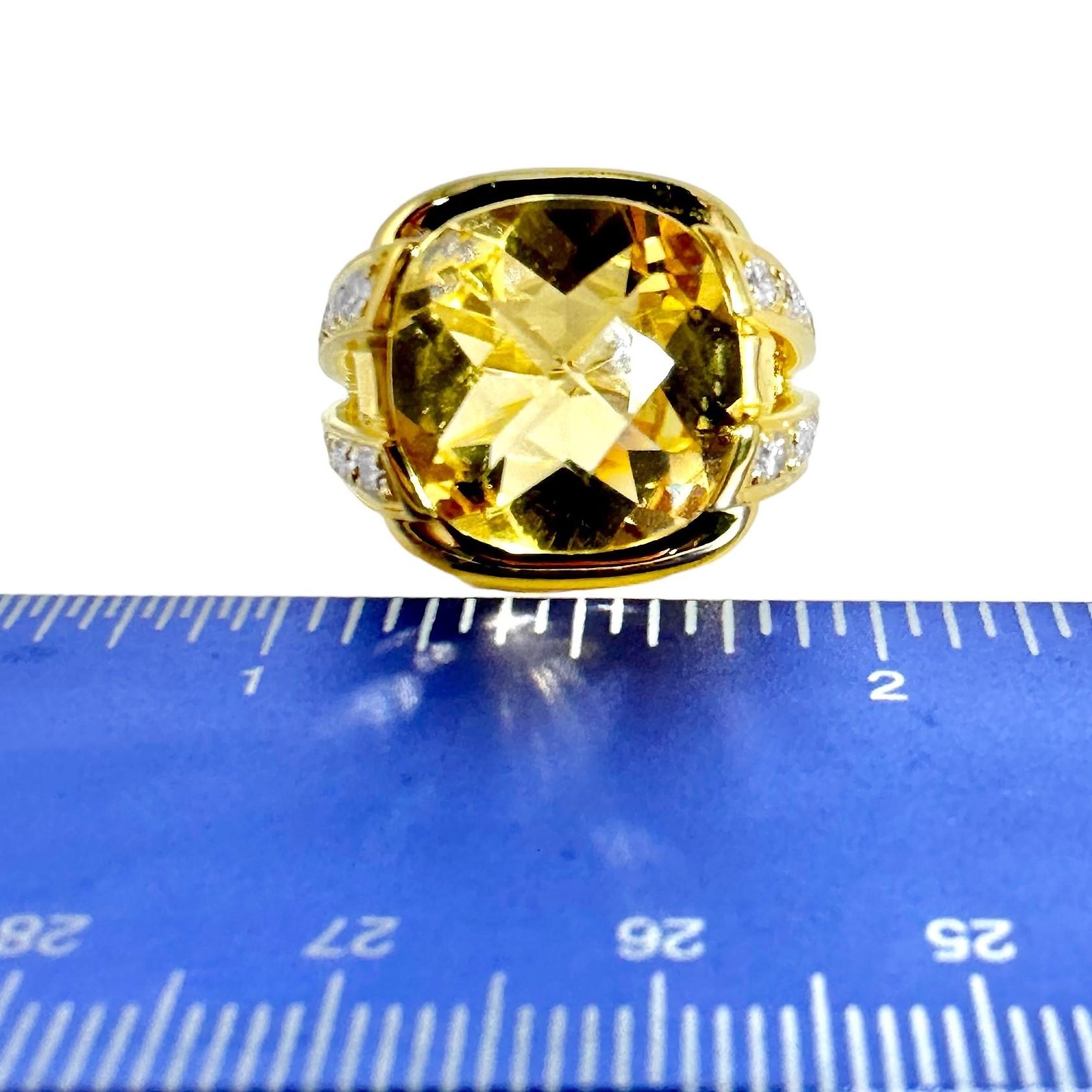 Very Dramatic Late-20th Century 18k Gold, Citrine and Diamond Fashion Ring In Good Condition For Sale In Palm Beach, FL
