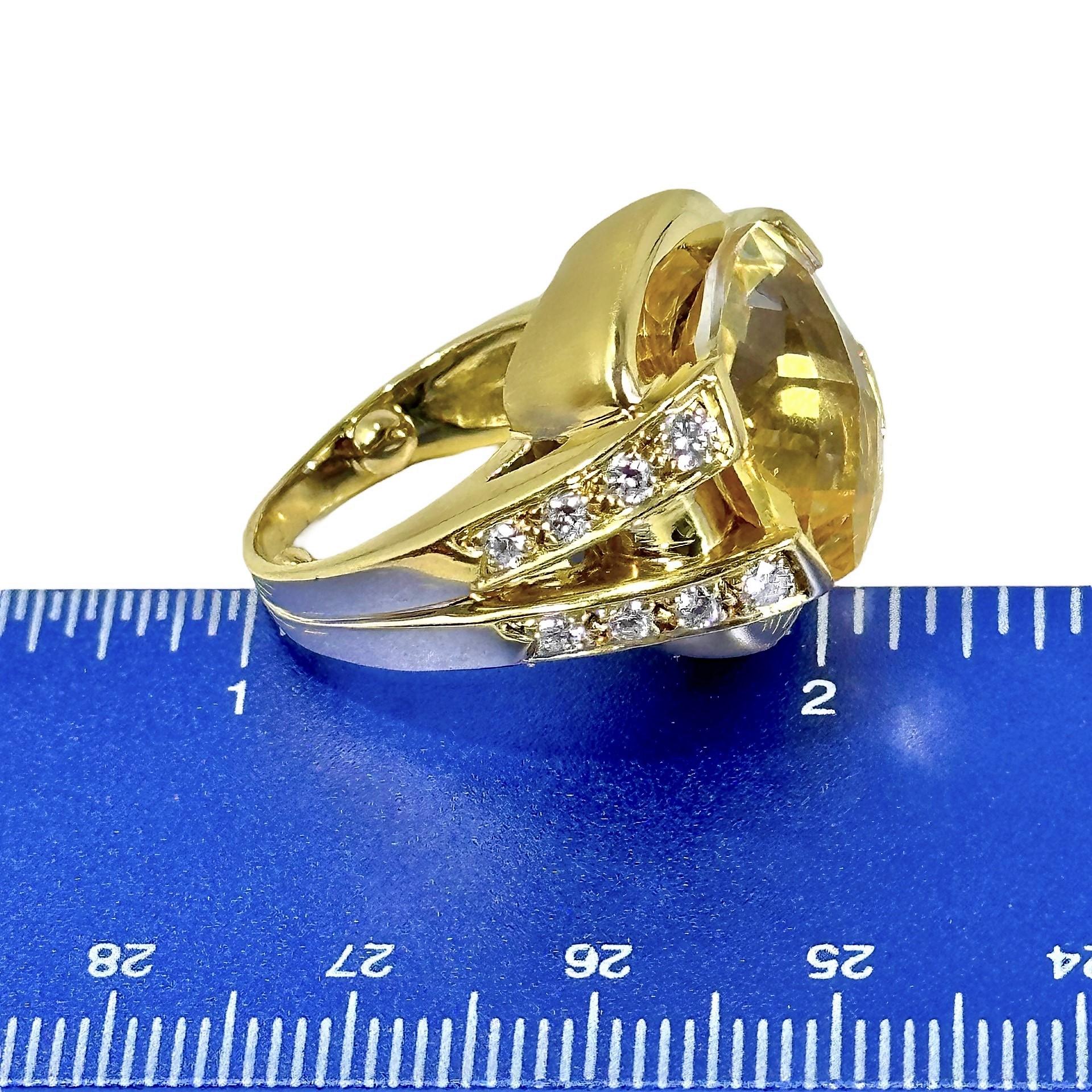 Women's Very Dramatic Late-20th Century 18k Gold, Citrine and Diamond Fashion Ring For Sale