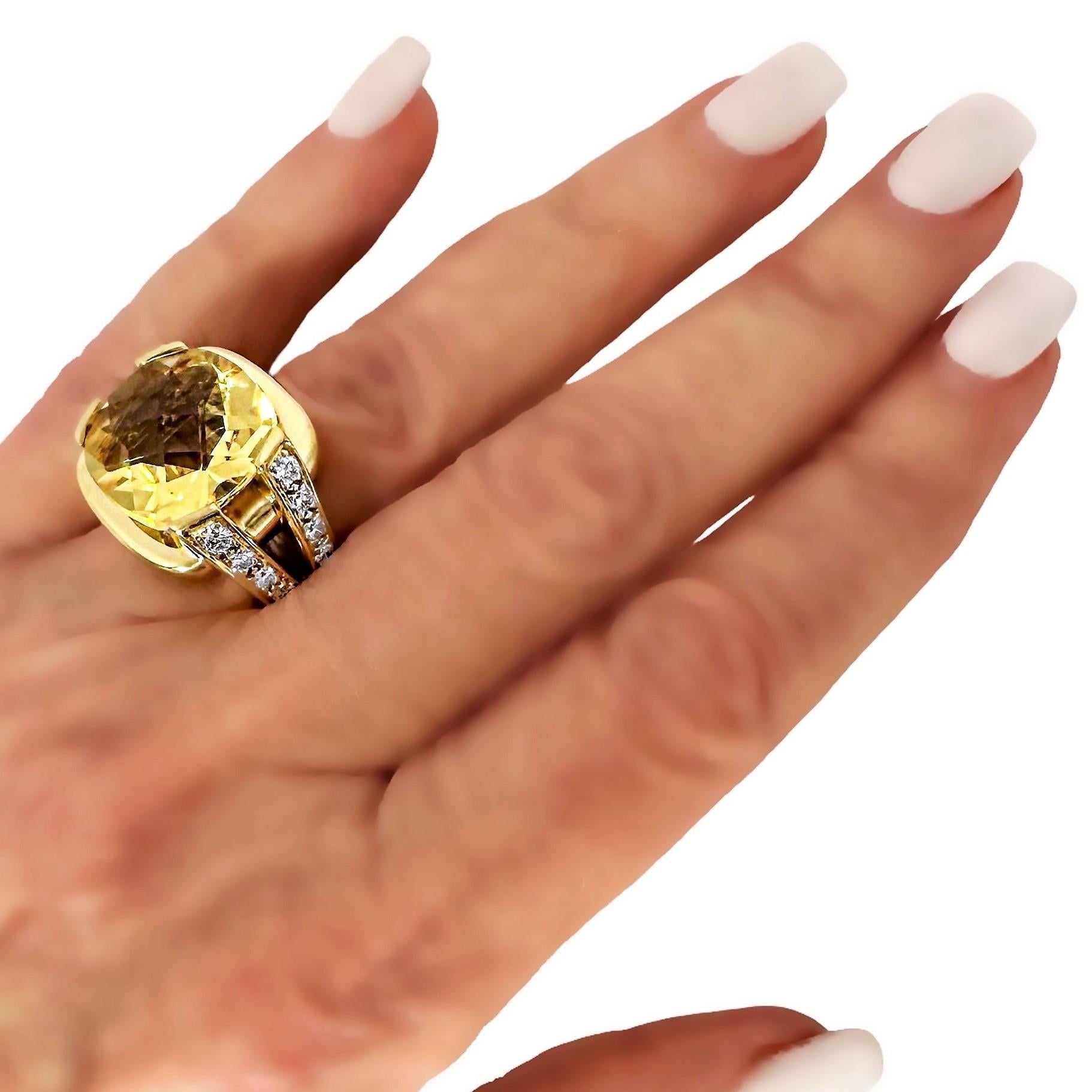 Very Dramatic Late-20th Century 18k Gold, Citrine and Diamond Fashion Ring For Sale 2