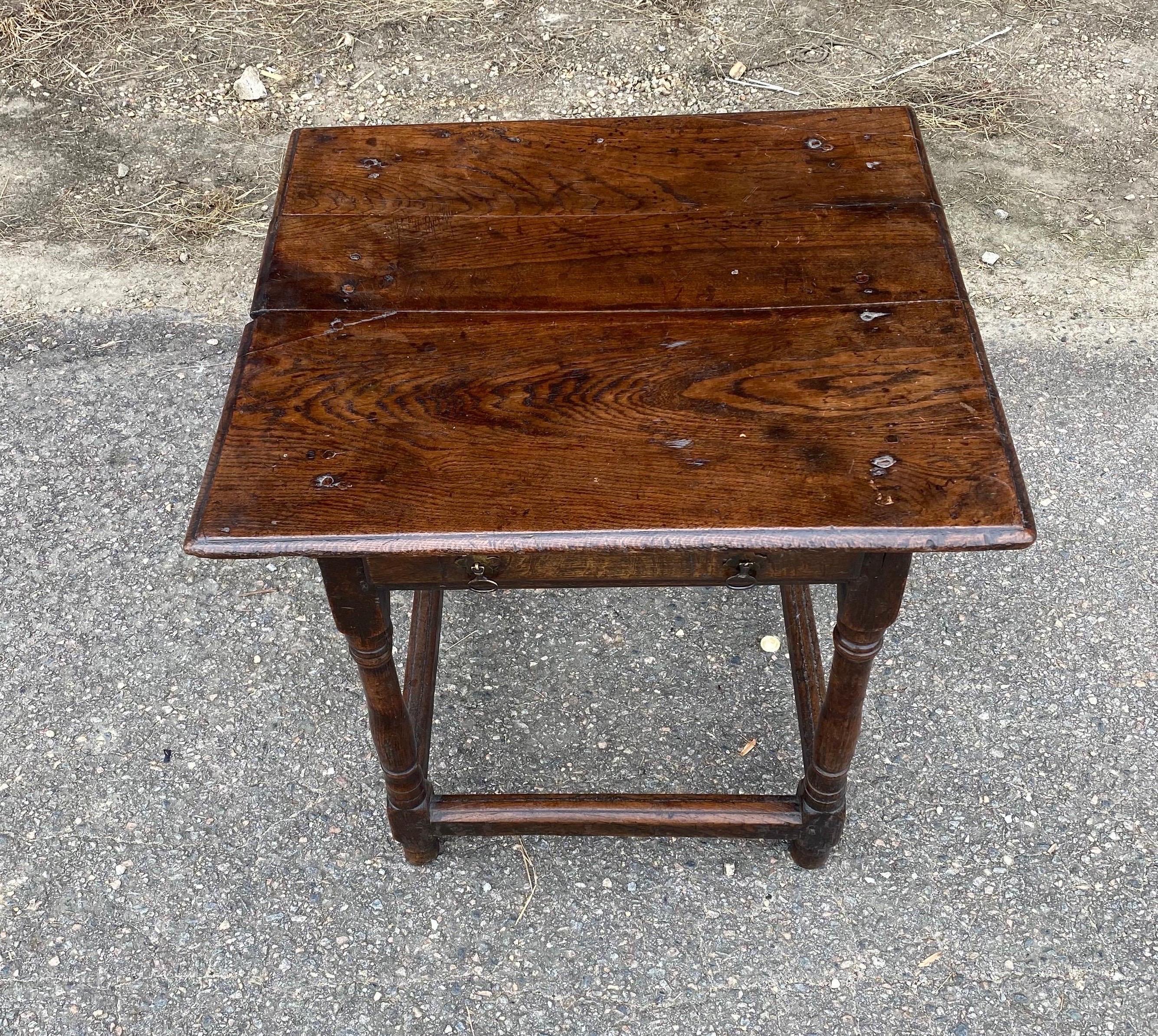 Very Early 18th Century English Oak Joint Table with Drawer In Good Condition In Charleston, SC