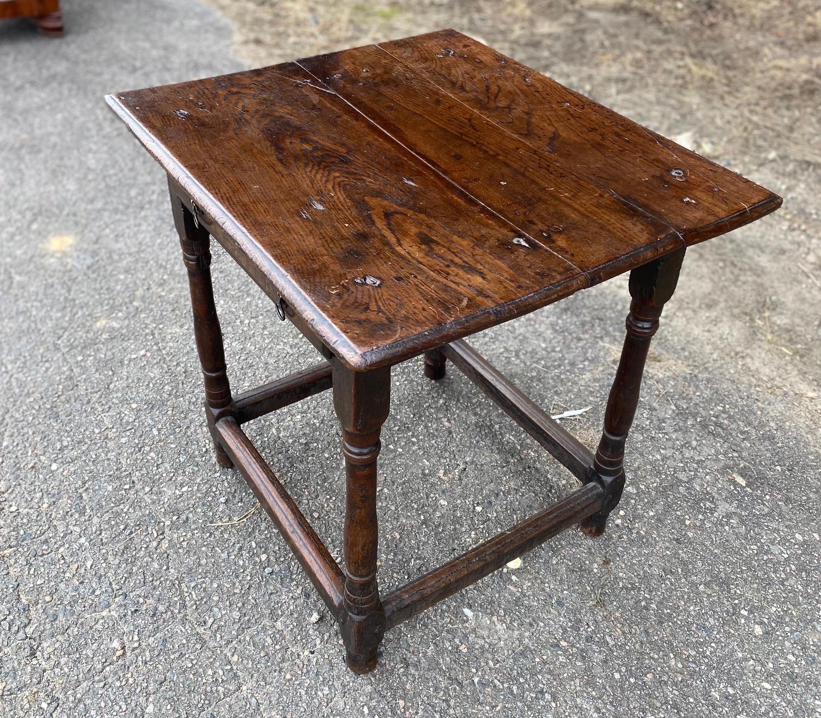 Very Early 18th Century English Oak Joint Table with Drawer 1