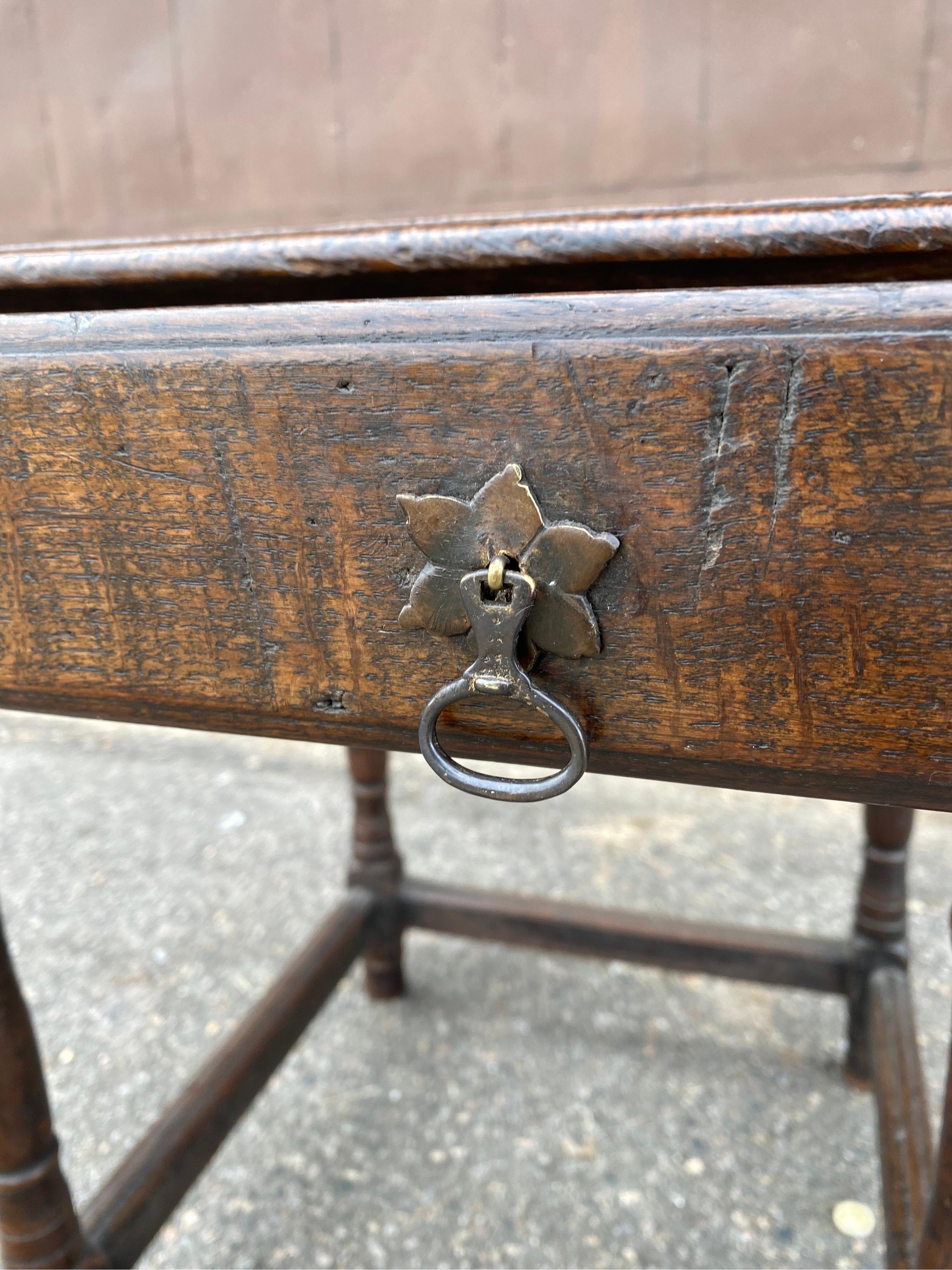 Very Early 18th Century English Oak Joint Table with Drawer 2