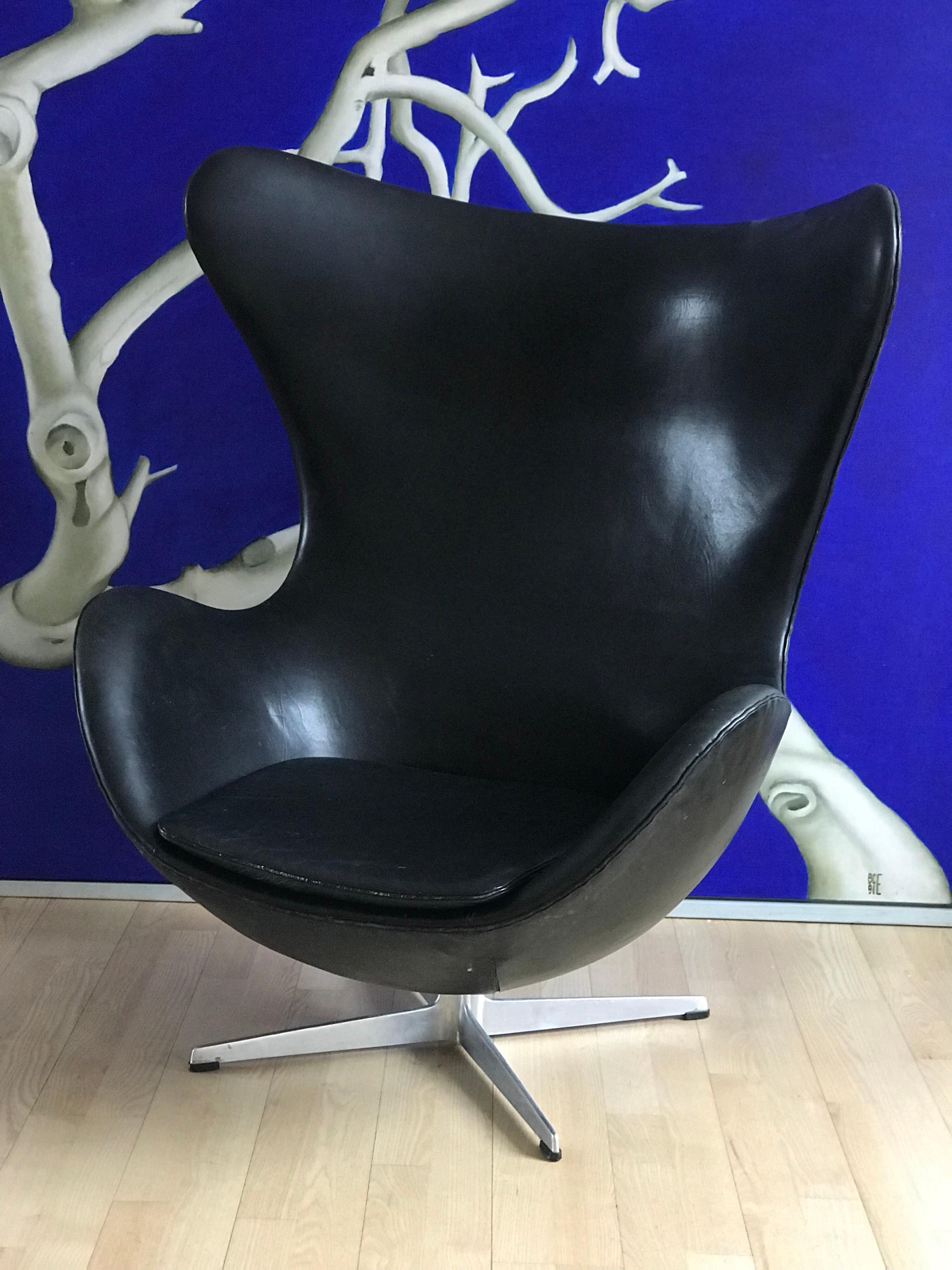 Iconic Vintage Arne Jacobsen 3316 Egg Chair in Black Leather from 1975 2